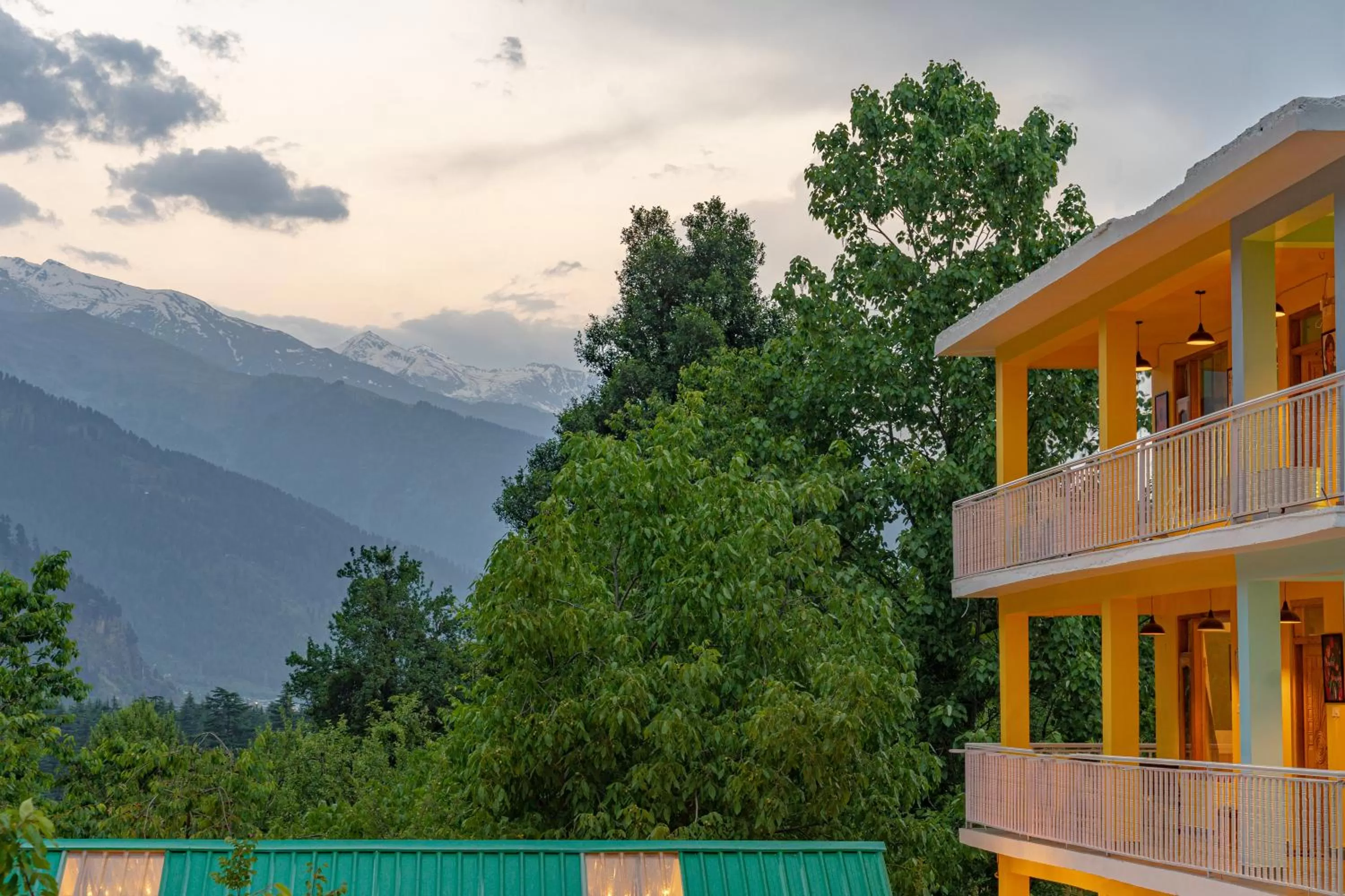 Whoopers Hostel Manali