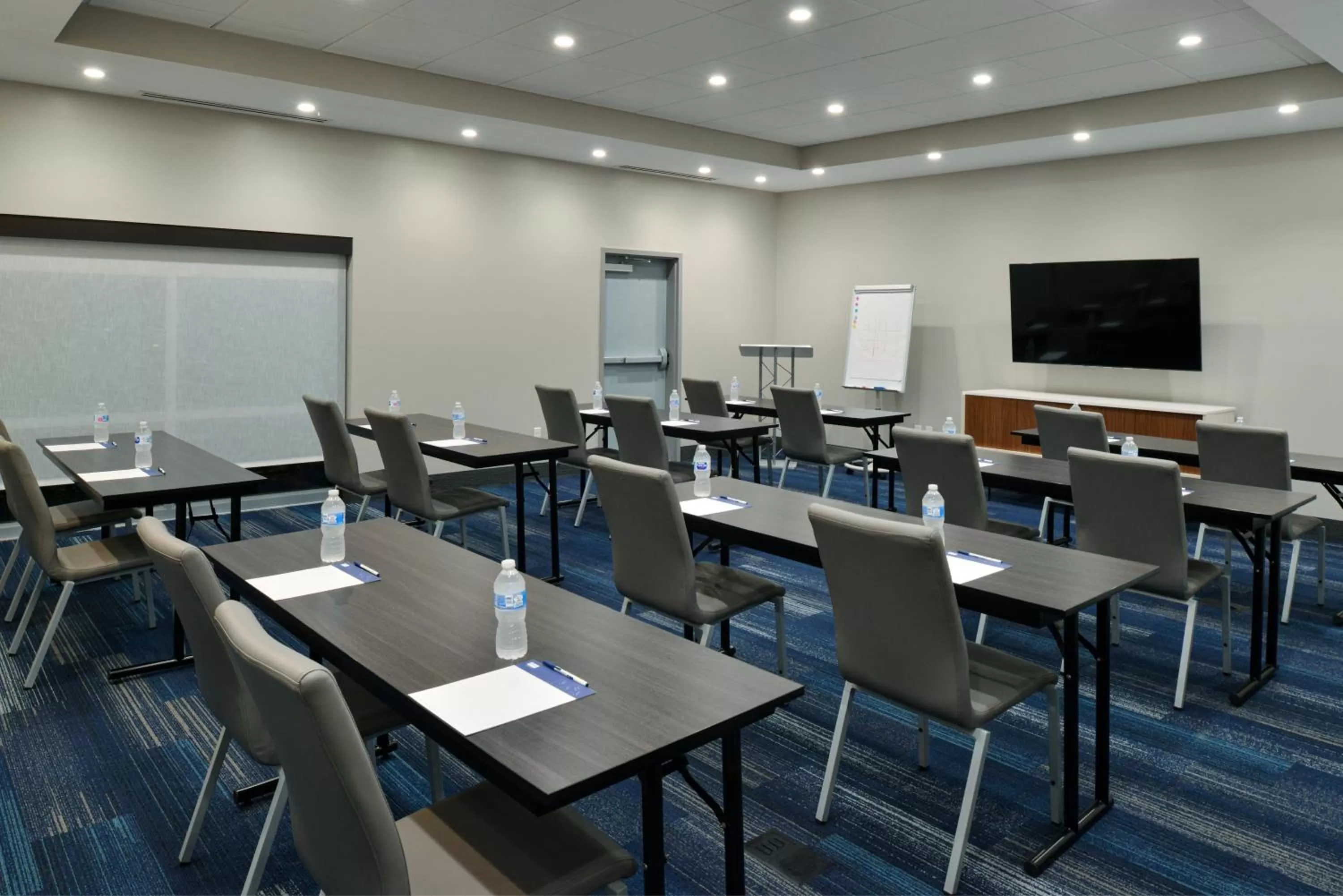 Meeting/conference room in Holiday Inn Express Orlando - South Park by IHG