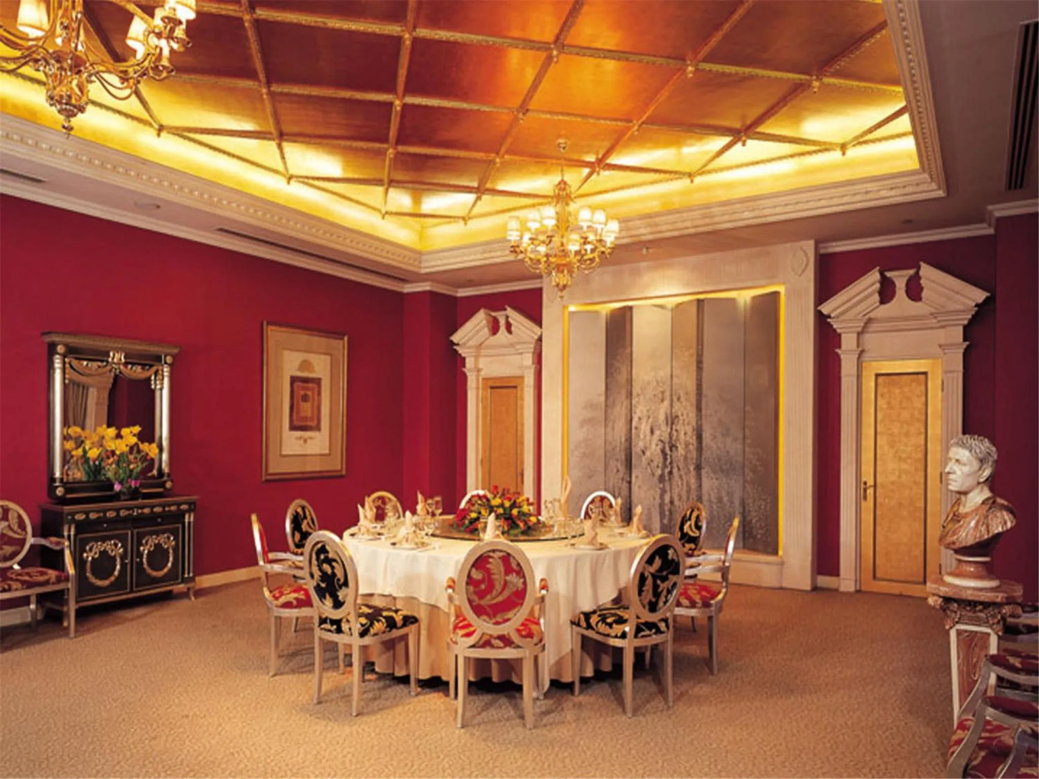 Restaurant/places to eat in The Kunlun Beijing Jin Jiang Radisson