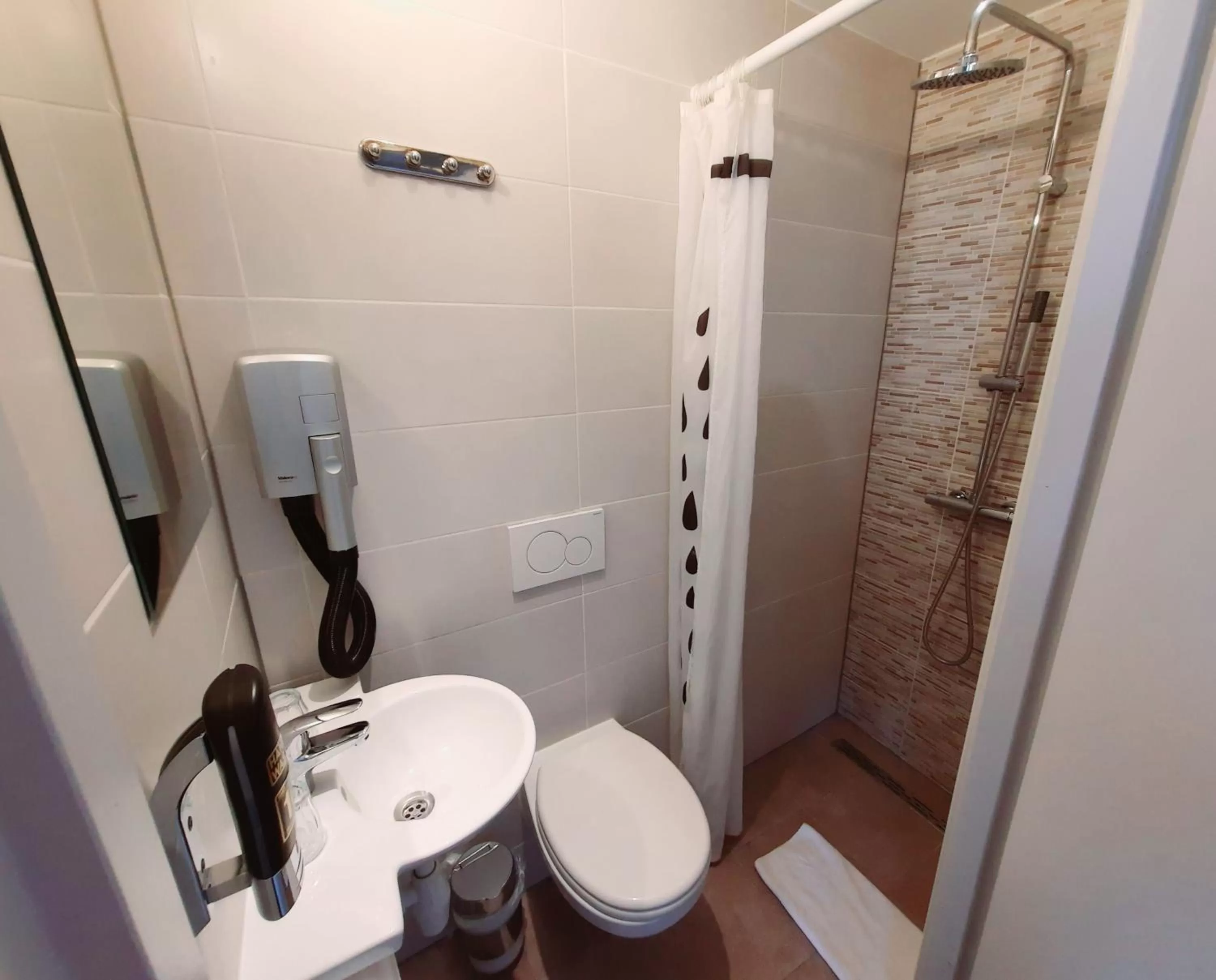 Bathroom in Hotel Washington