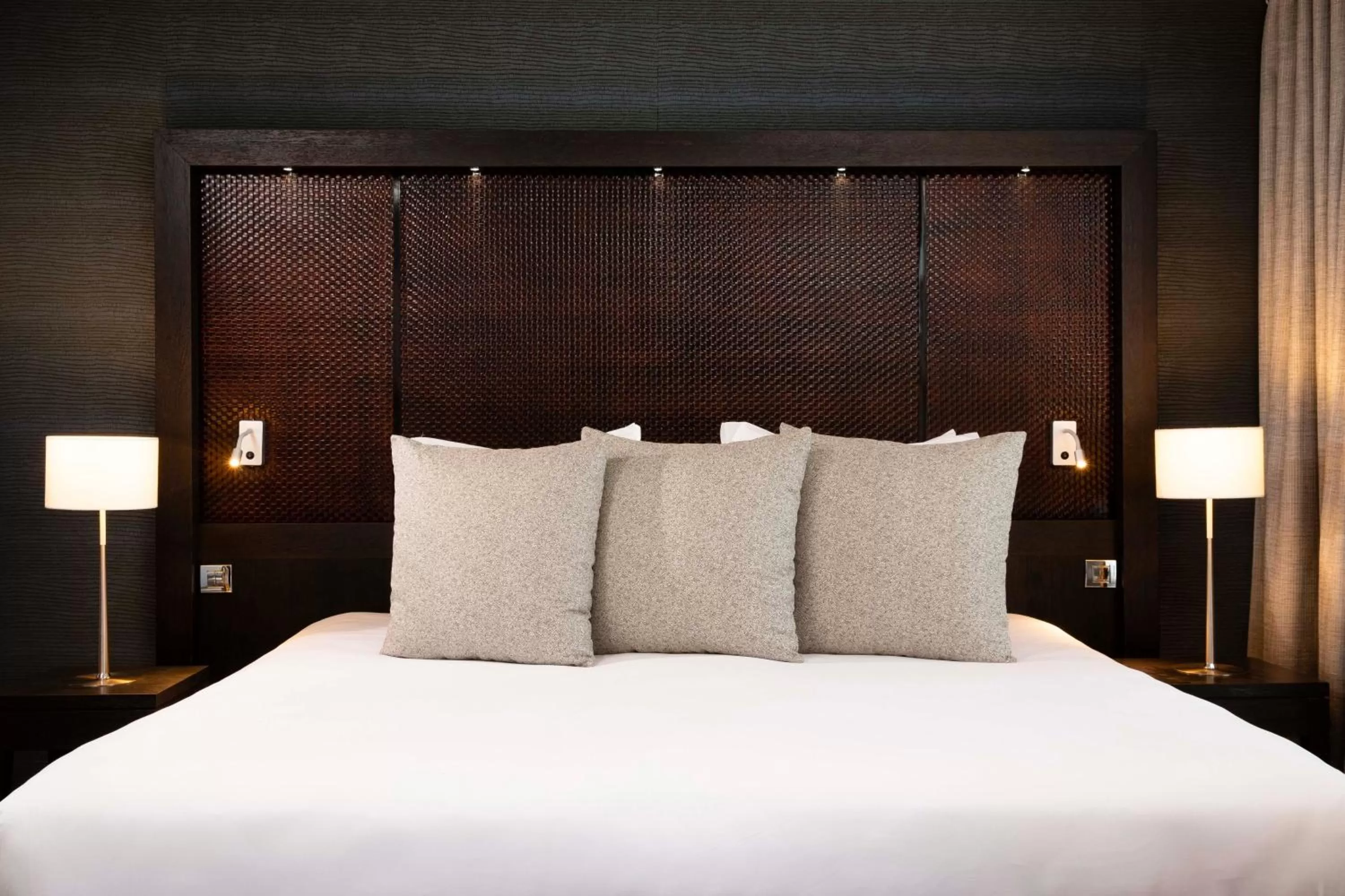 Bed in Hôtel Elysées Régencia