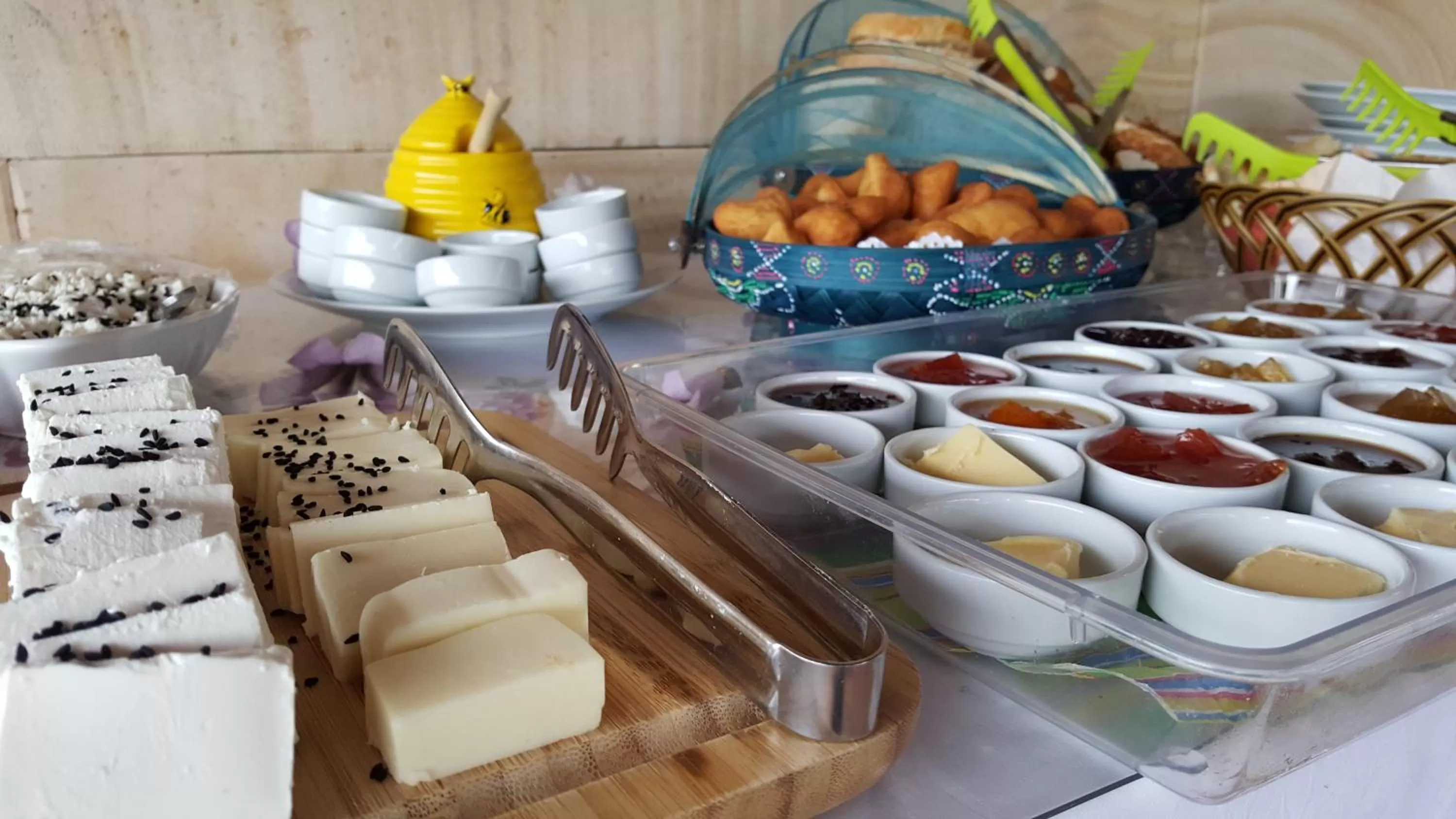 Buffet breakfast in Foça Ensar Hotel