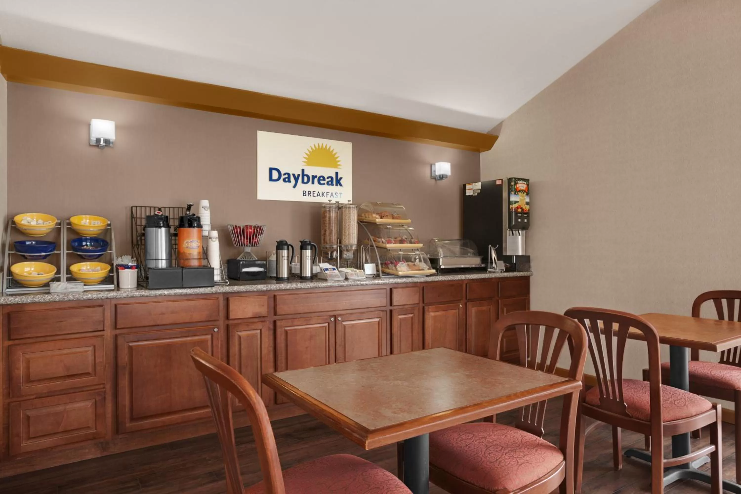 Restaurant/places to eat in Days Inn by Wyndham Middletown