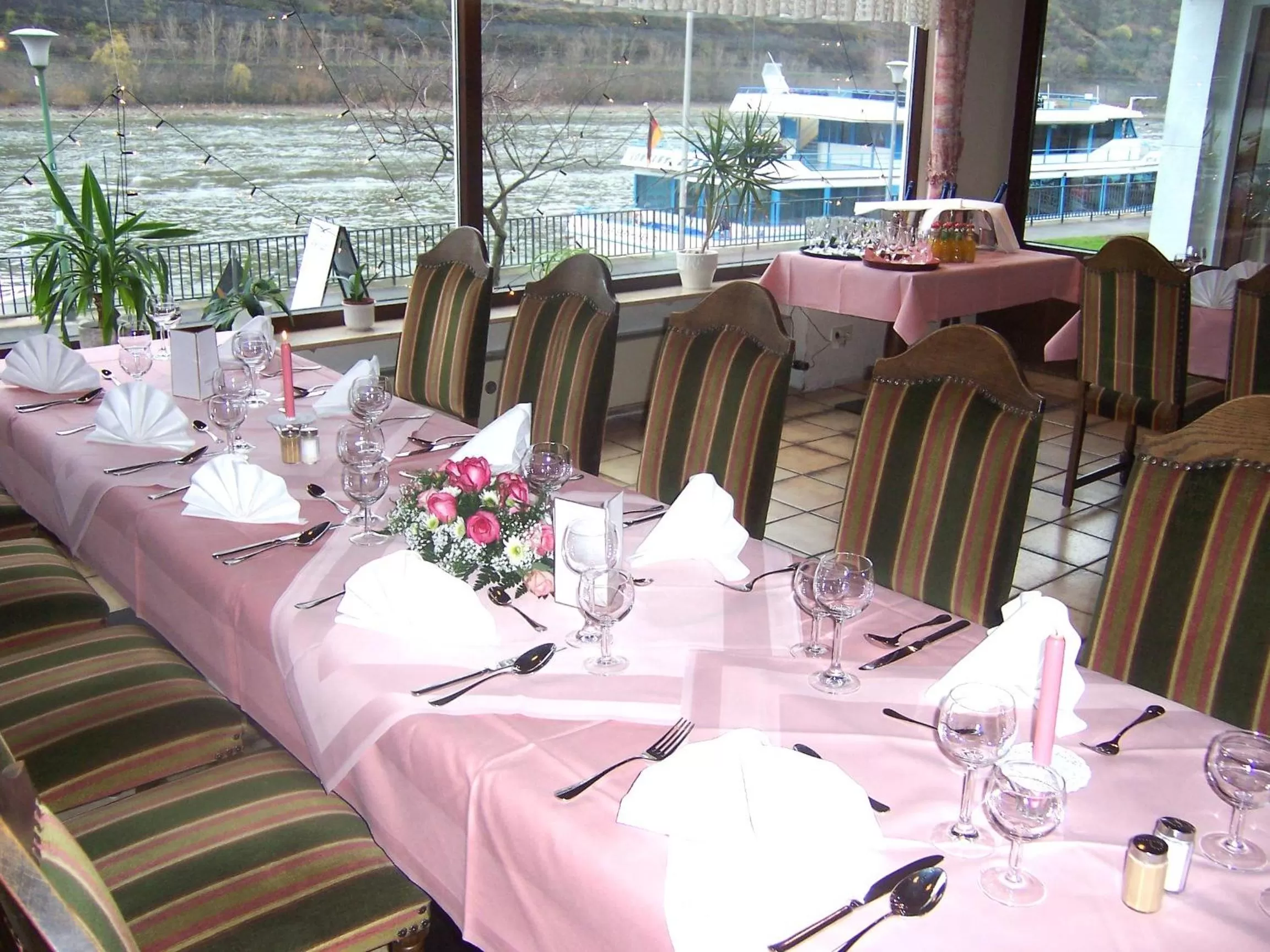 Restaurant/places to eat in Hotel Rheinlust