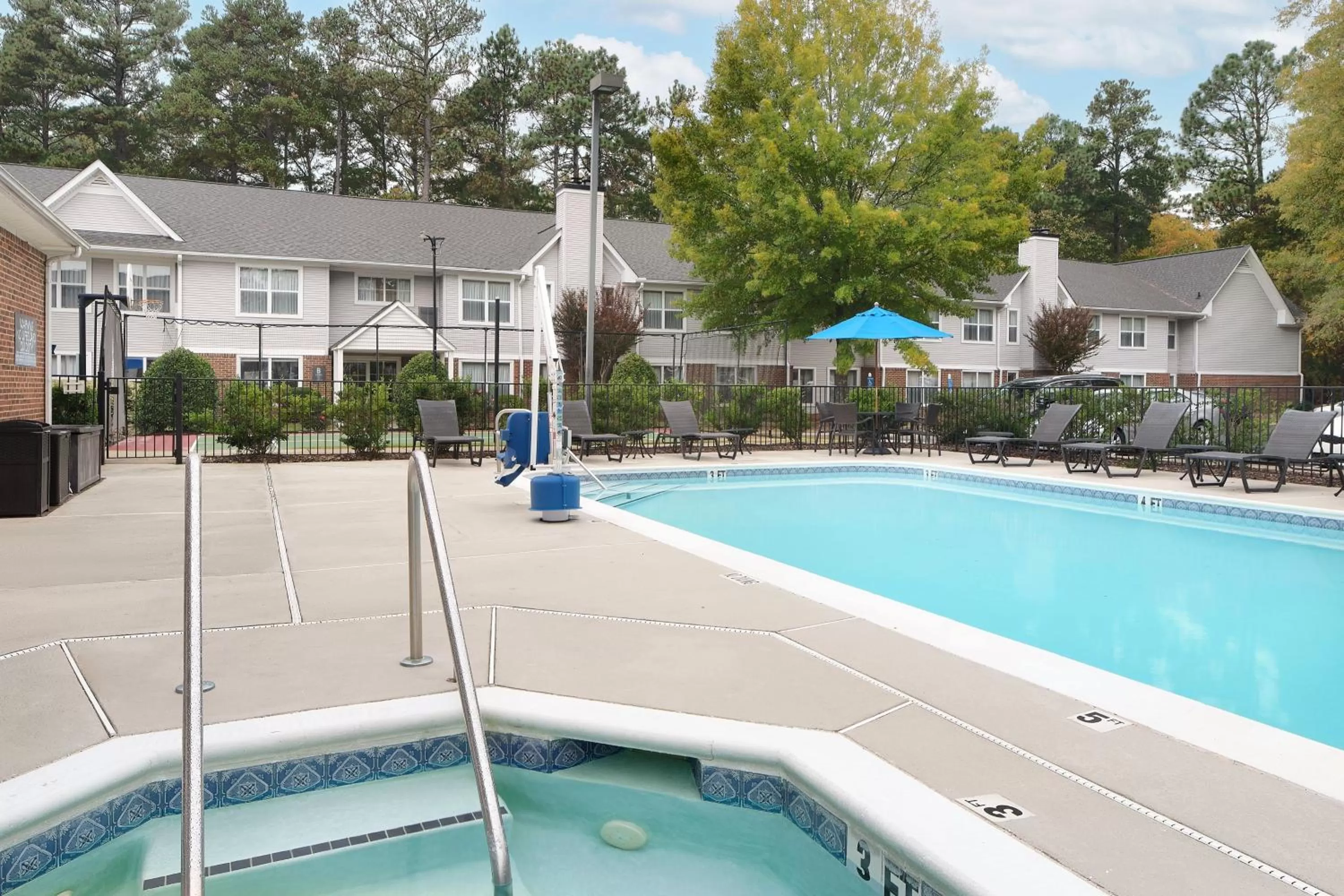 Swimming pool in Residence Inn Pinehurst Southern Pines