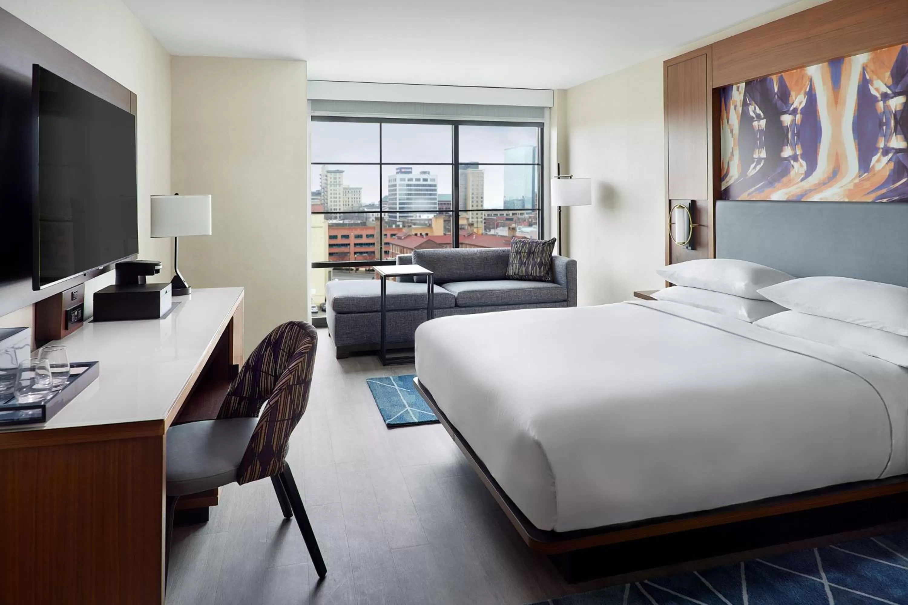 Photo of the whole room, Bed in Marriott Knoxville Downtown