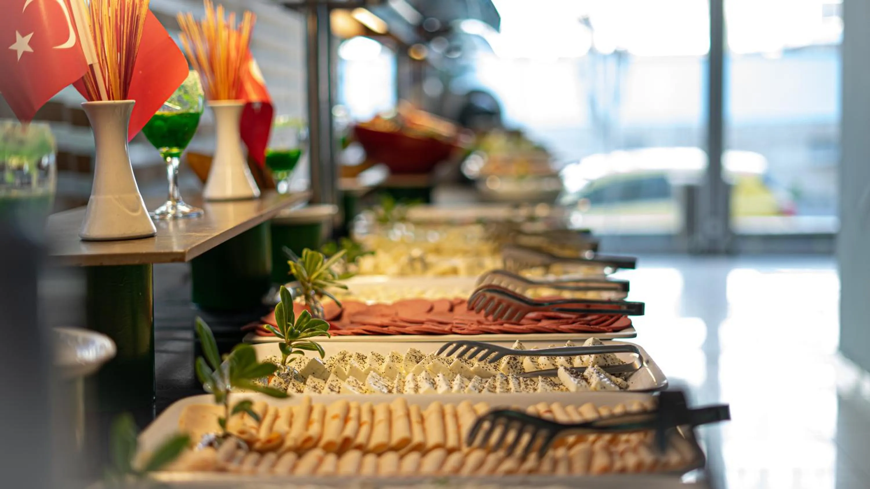 Restaurant/places to eat in Hawaii Suite Beach Hotel