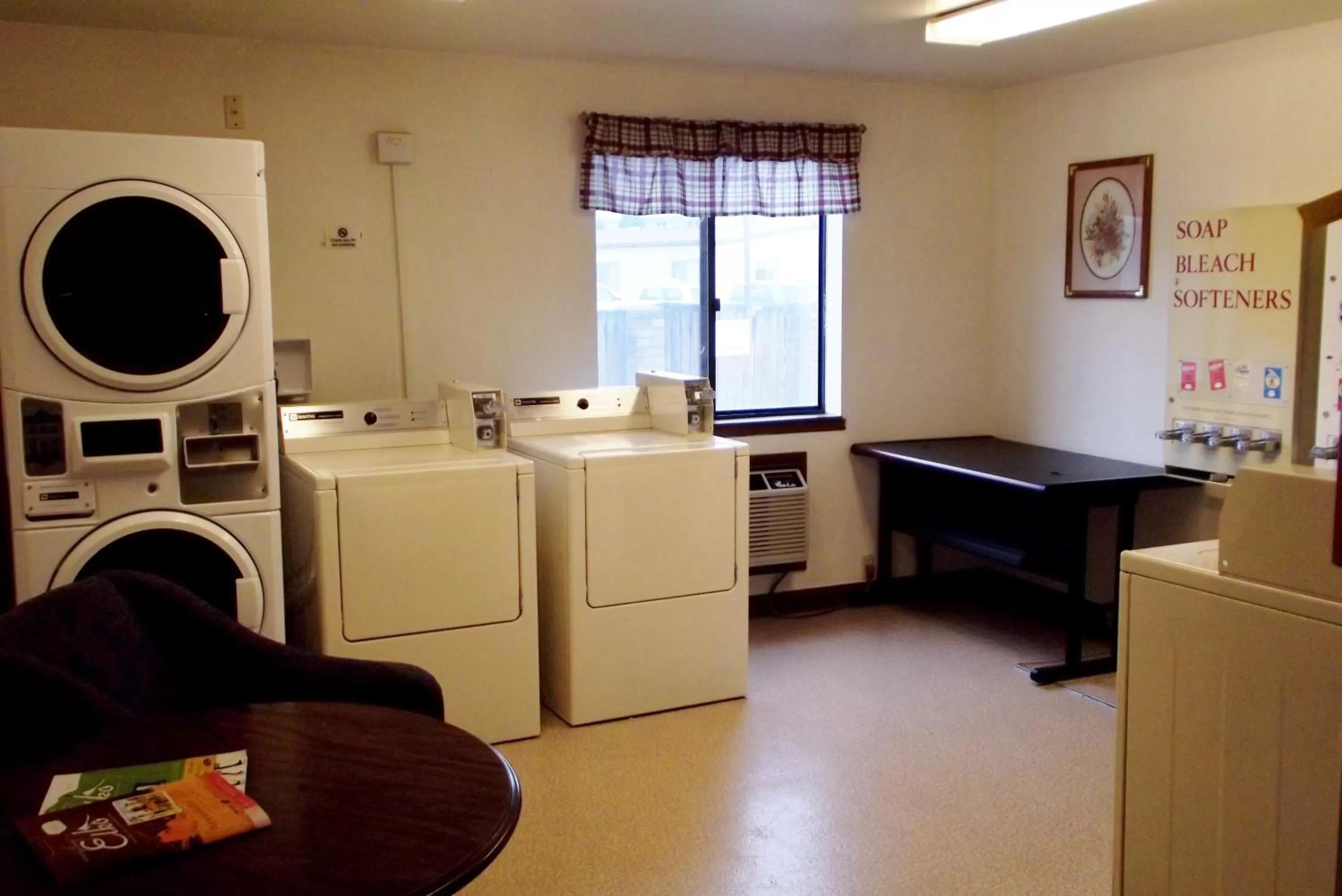 Decorative detail in Super 8 by Wyndham Elko