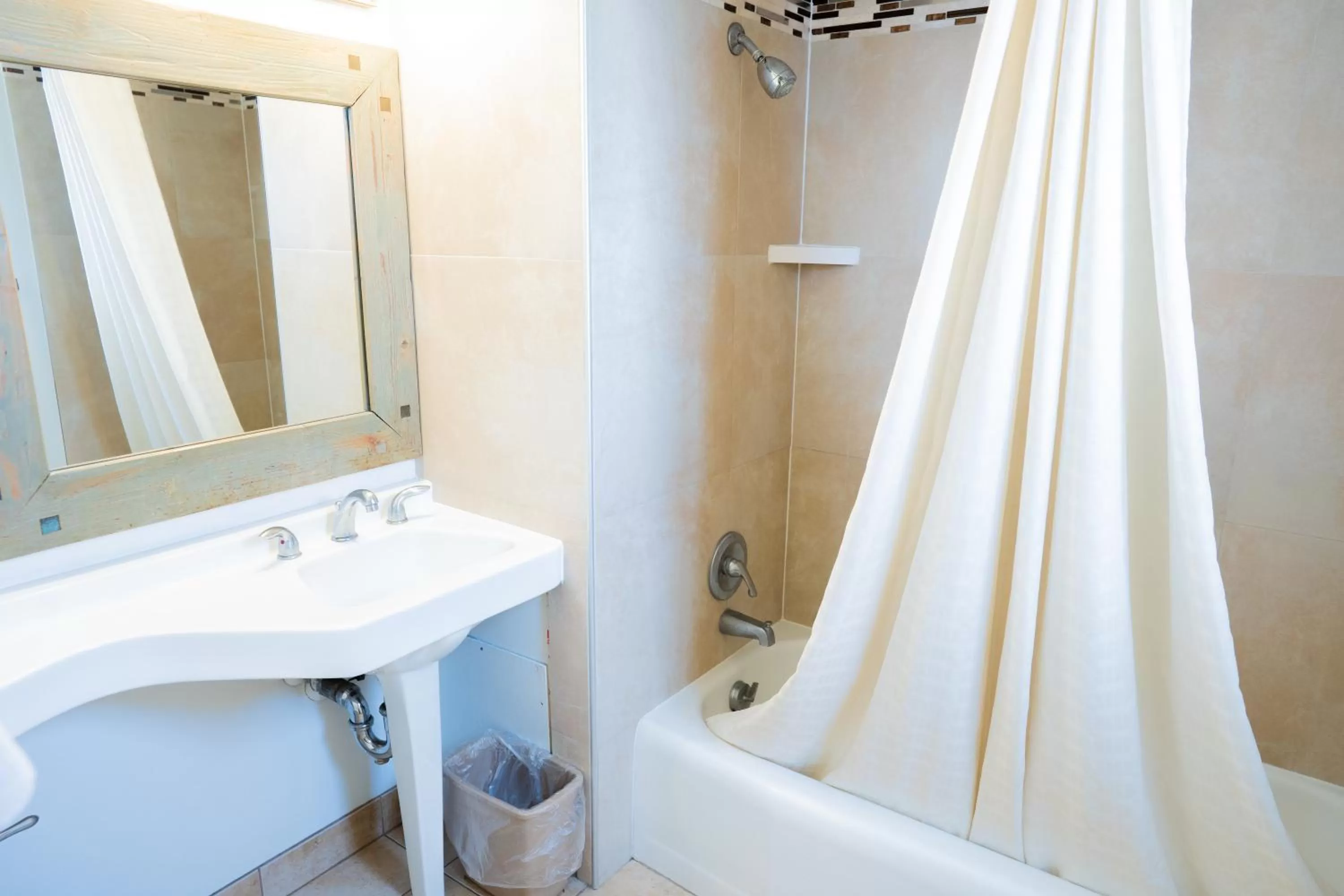 Bathroom in Rodeway Inn Albuquerque Downtown on Rt 66