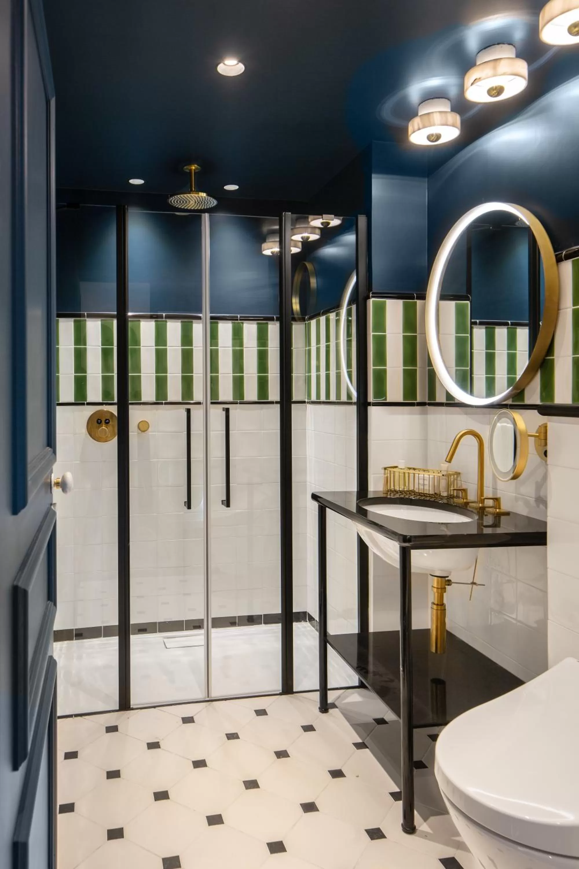 Bathroom in Chouchou Hotel