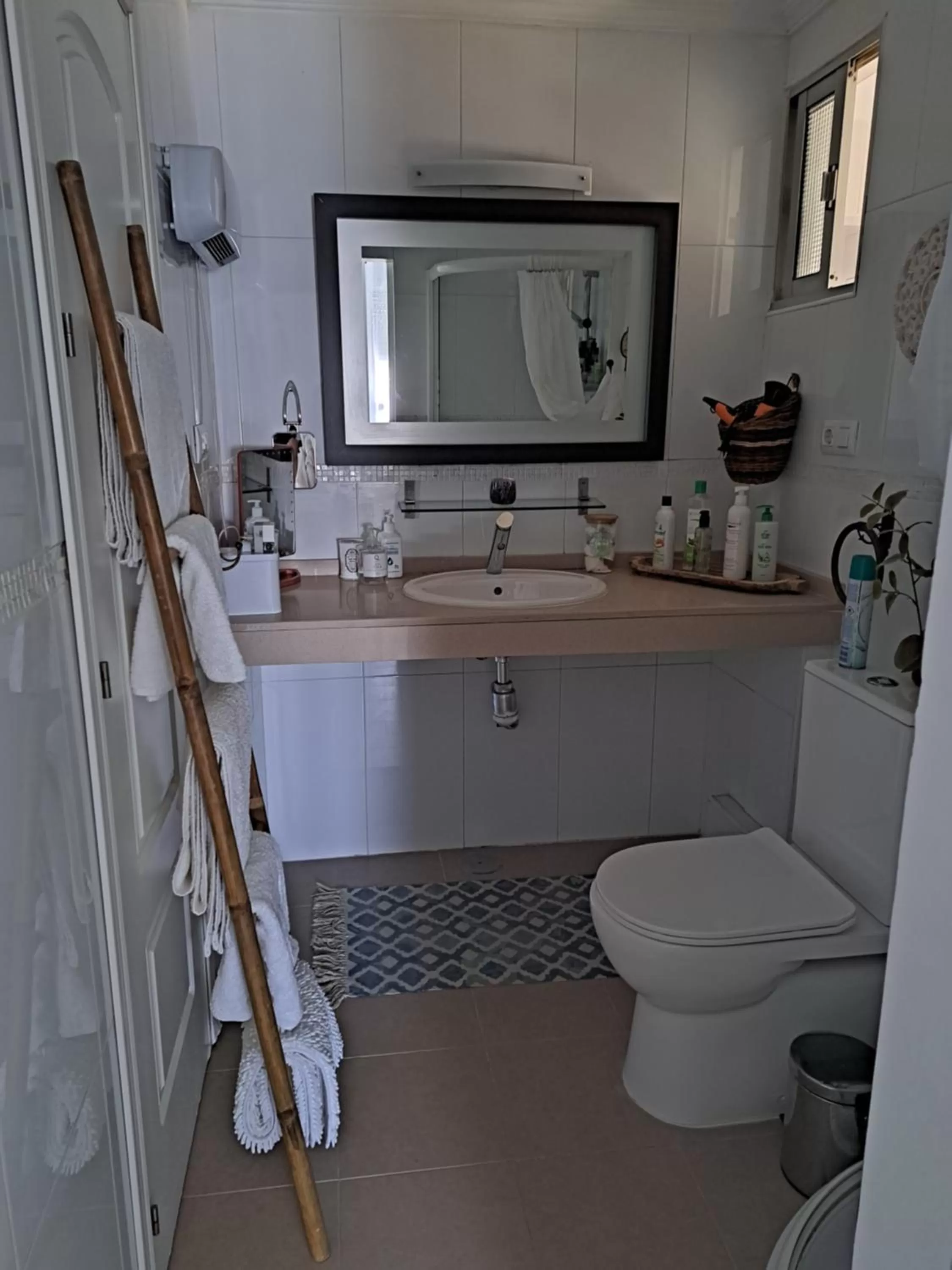 Shower in Apartamentos Flamenco B&B