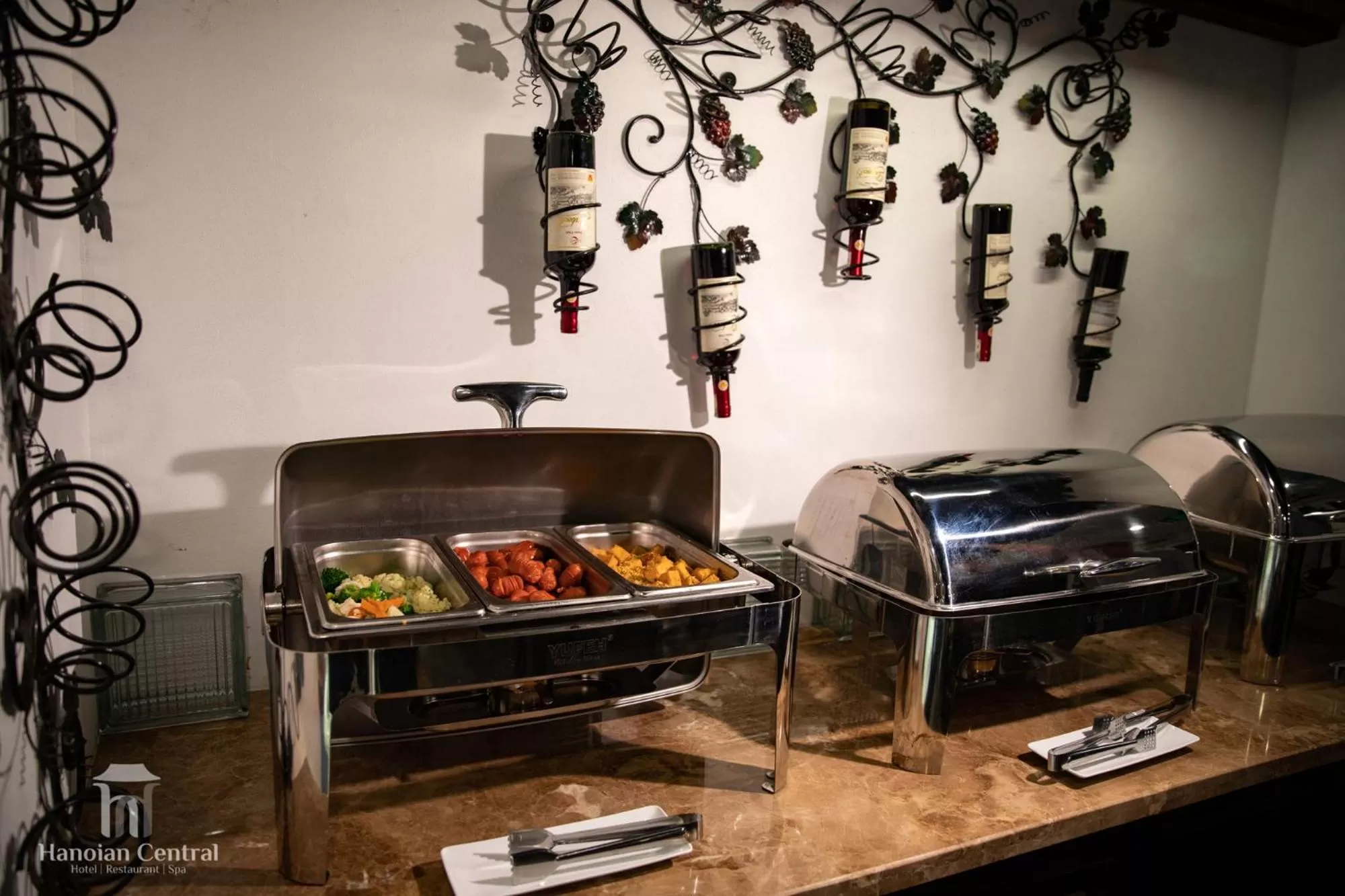 Food and drinks in Hanoian Central Hotel & Spa