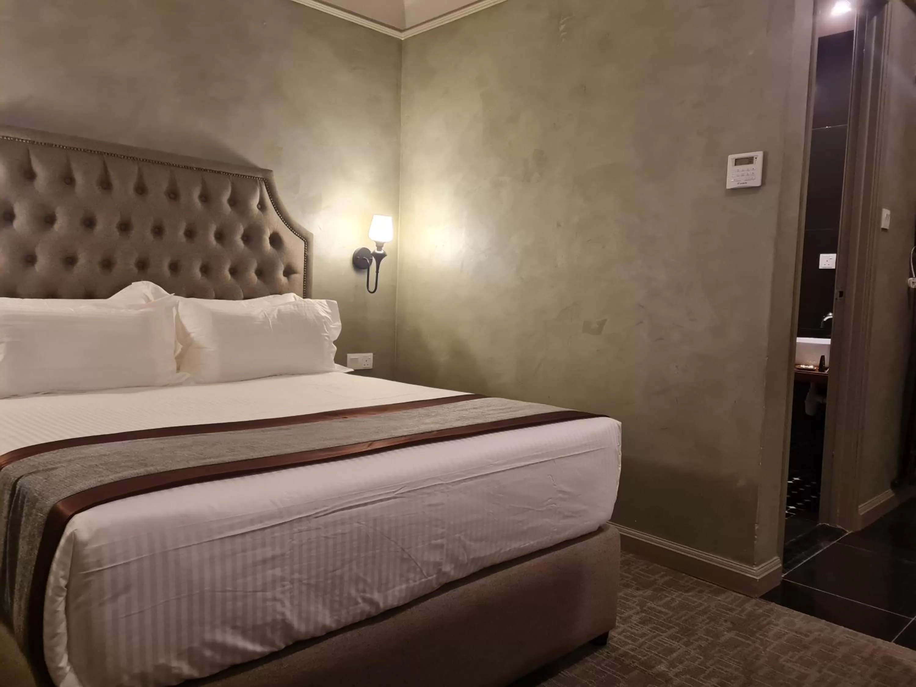 Bed in 1969 Business Suites @ Ipoh Garden