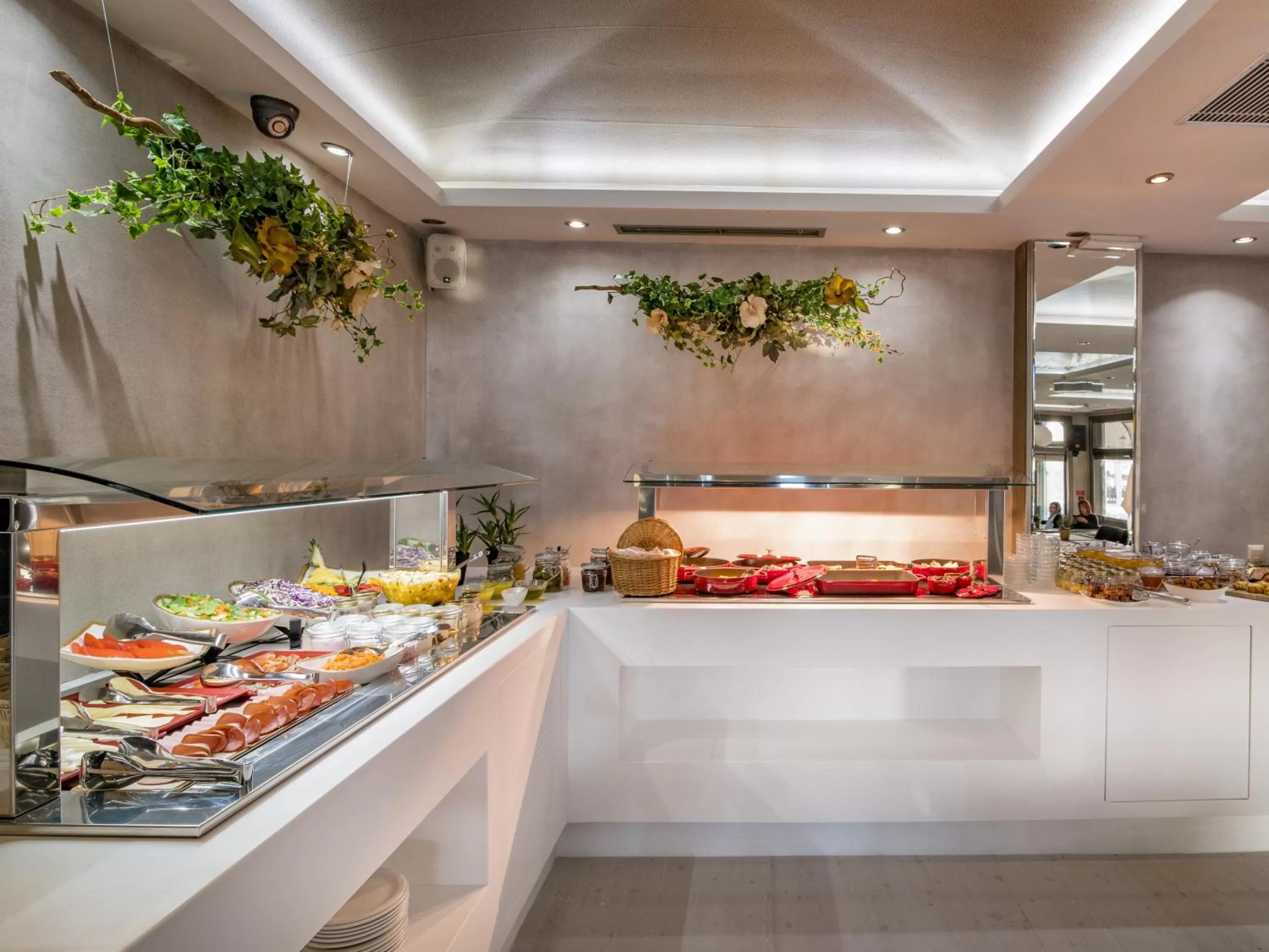 Buffet breakfast in Phoenix Hotel