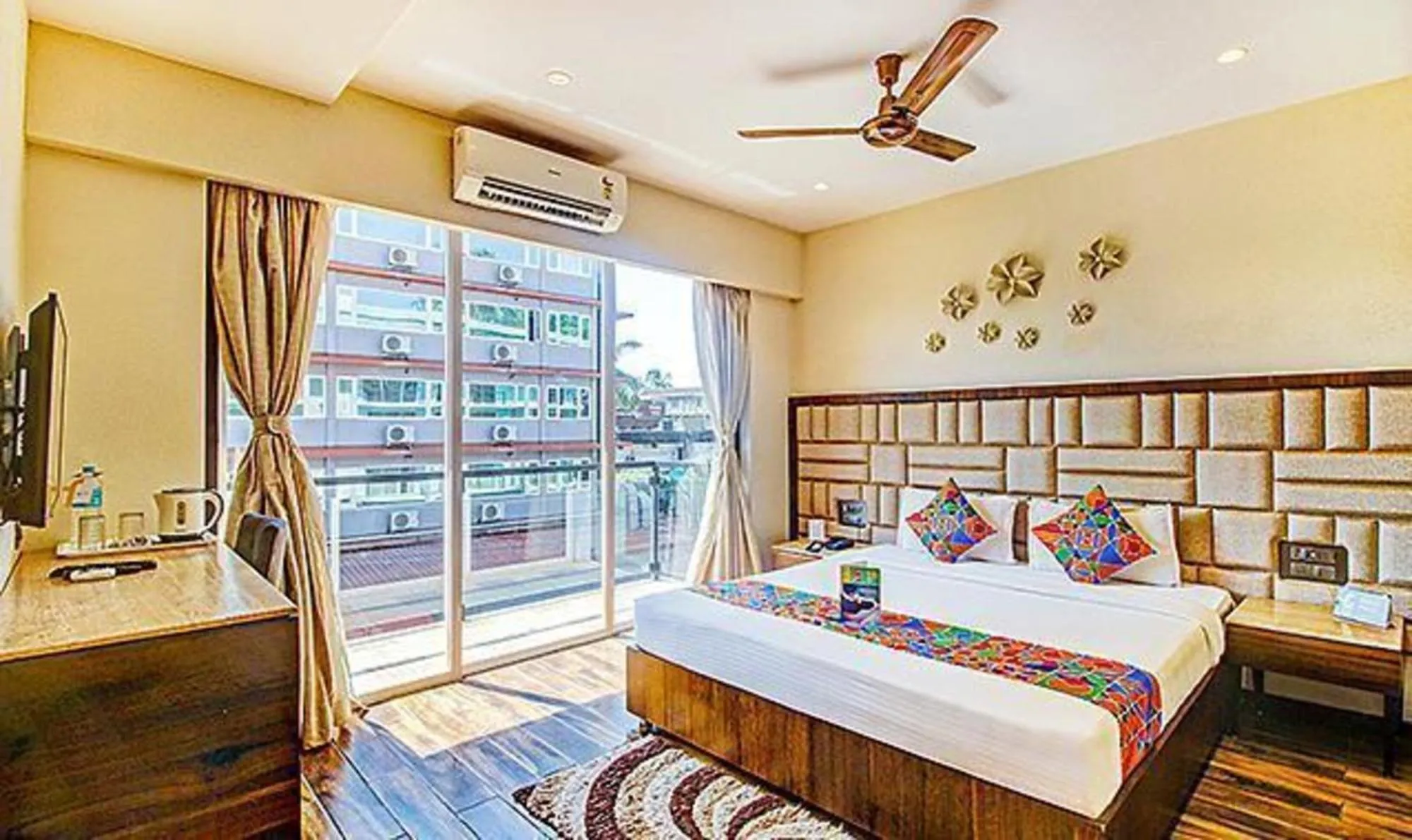 Property building, Bed in Treebo Trend Supreme Grand 500 Mtrs From Calangute Beach