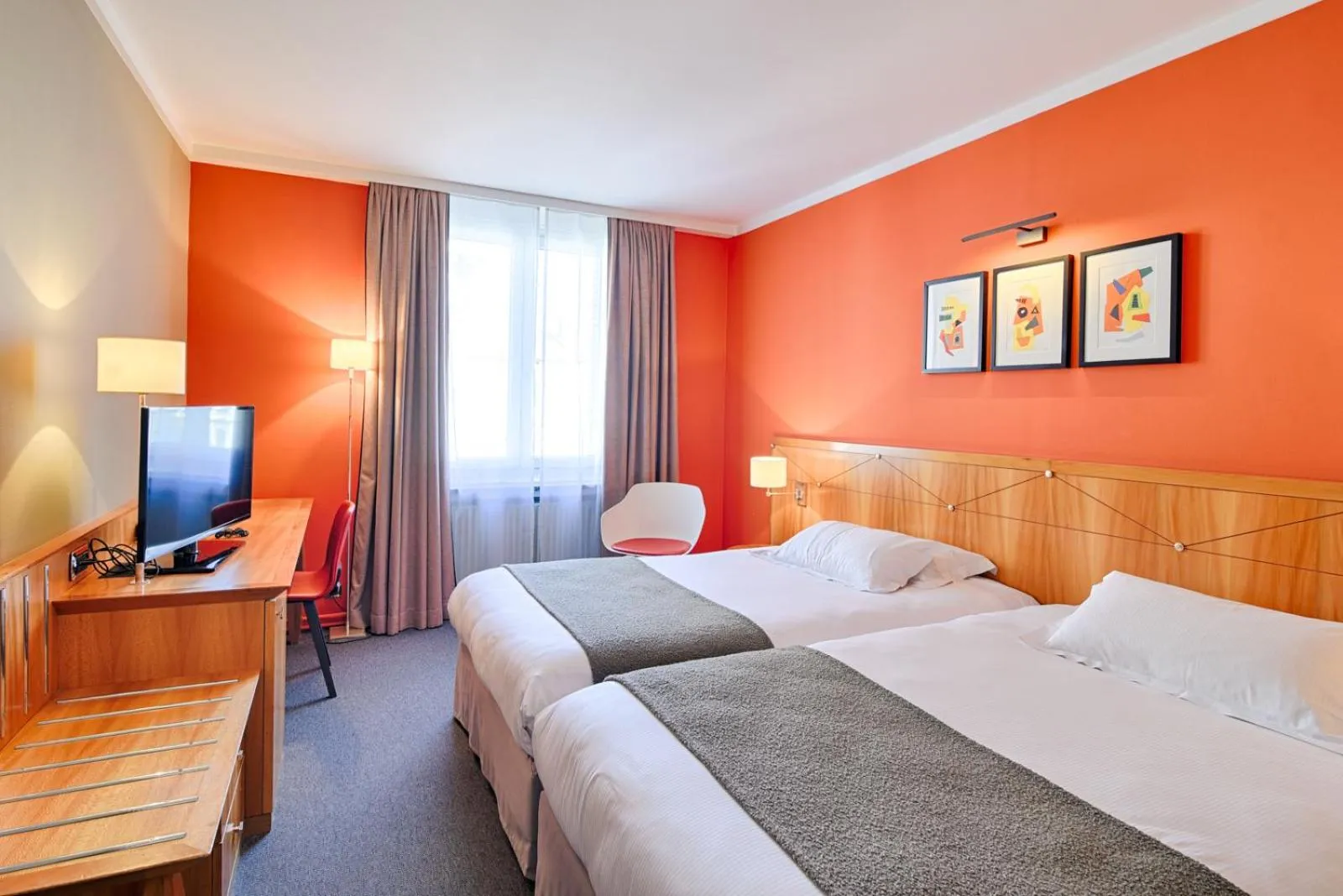 Photo of the whole room, Bed in Hôtel Des Artistes