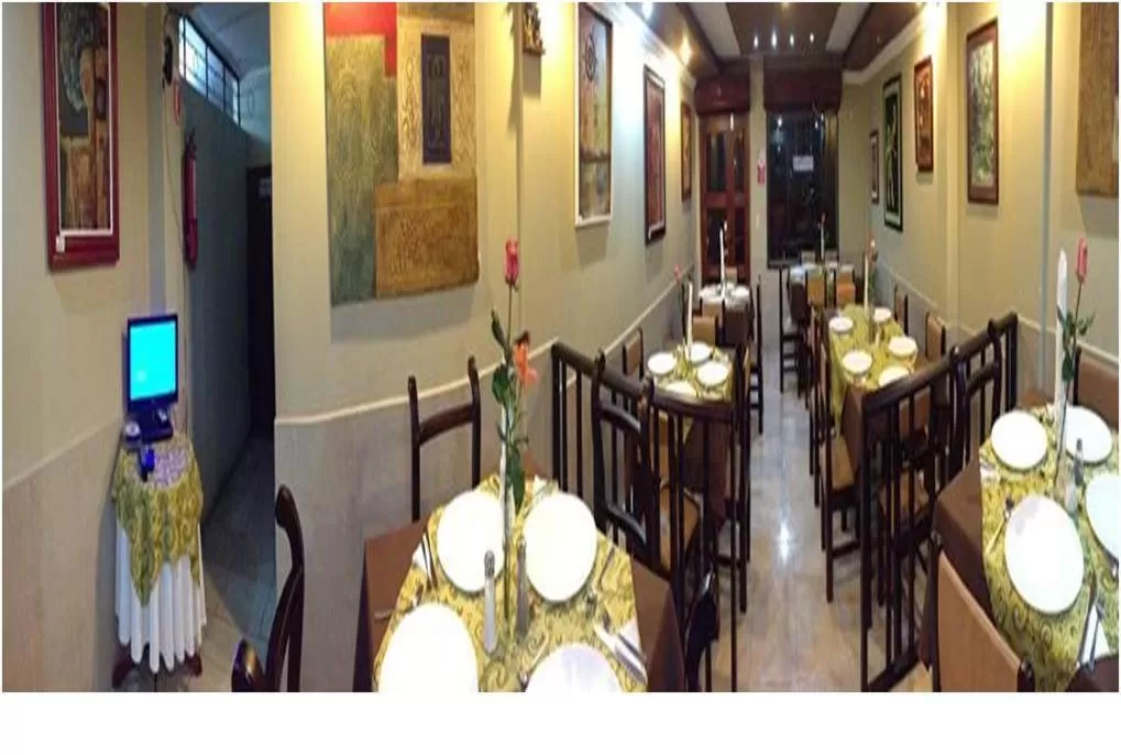 Restaurant/Places to Eat in Hostal Jora Continental