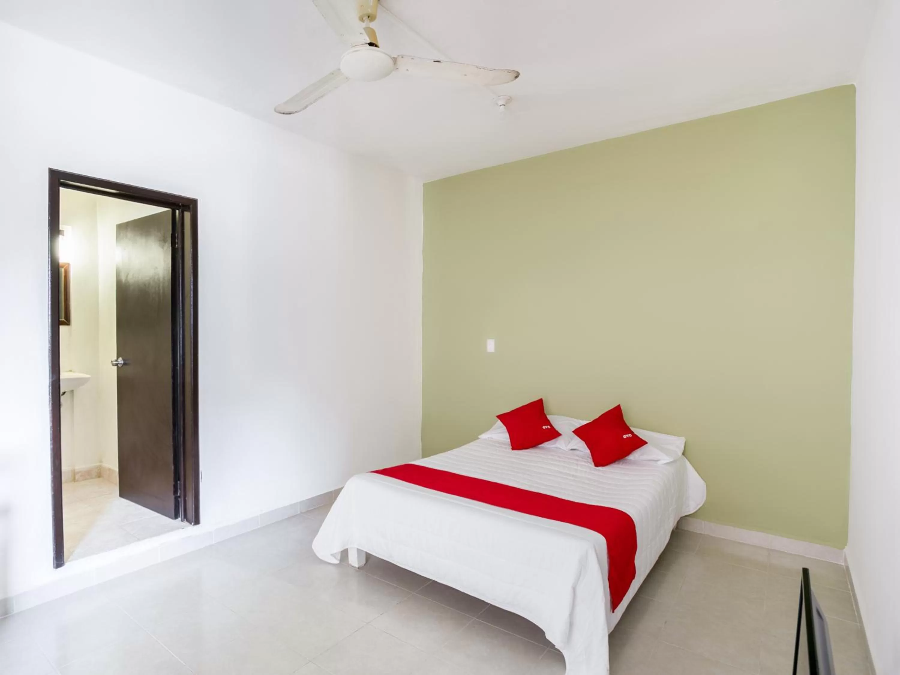 Bedroom, Bed in OYO Hotel Cristal,Museum of Mayan culture,Chetumal