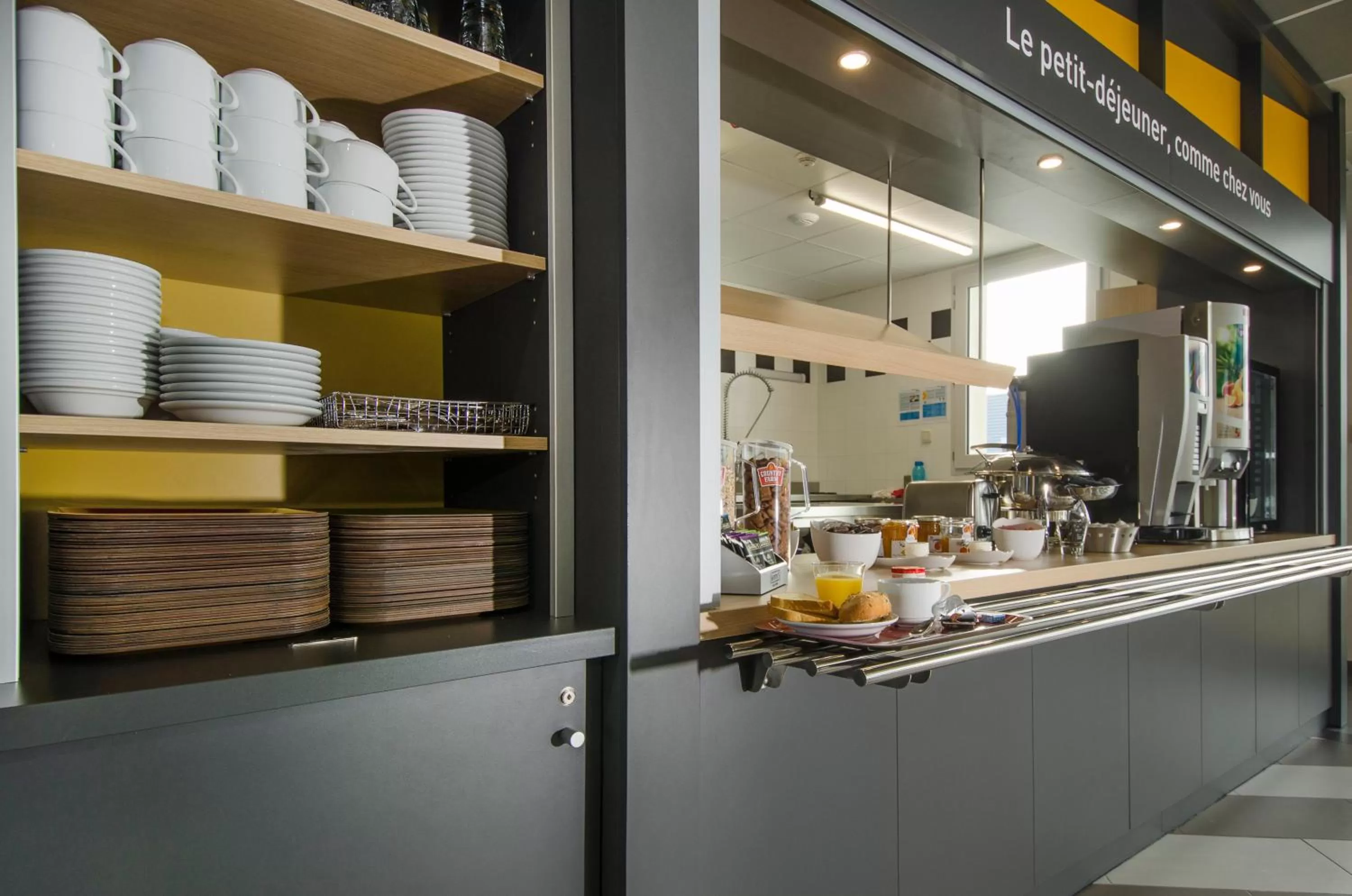 Buffet breakfast in B&B HOTEL Montargis-Amilly