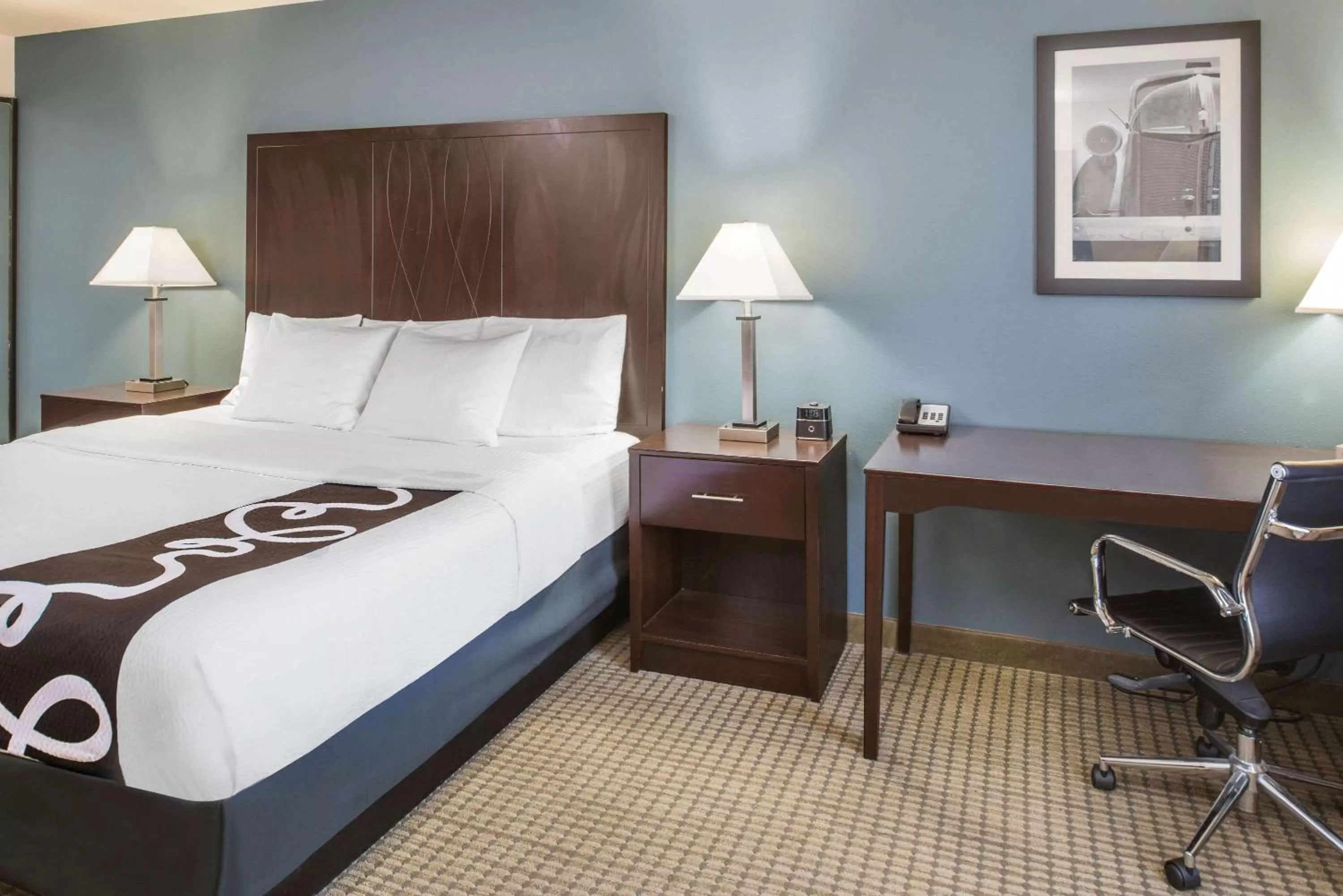 Photo of the whole room, Bed in La Quinta by Wyndham Moscow Pullman