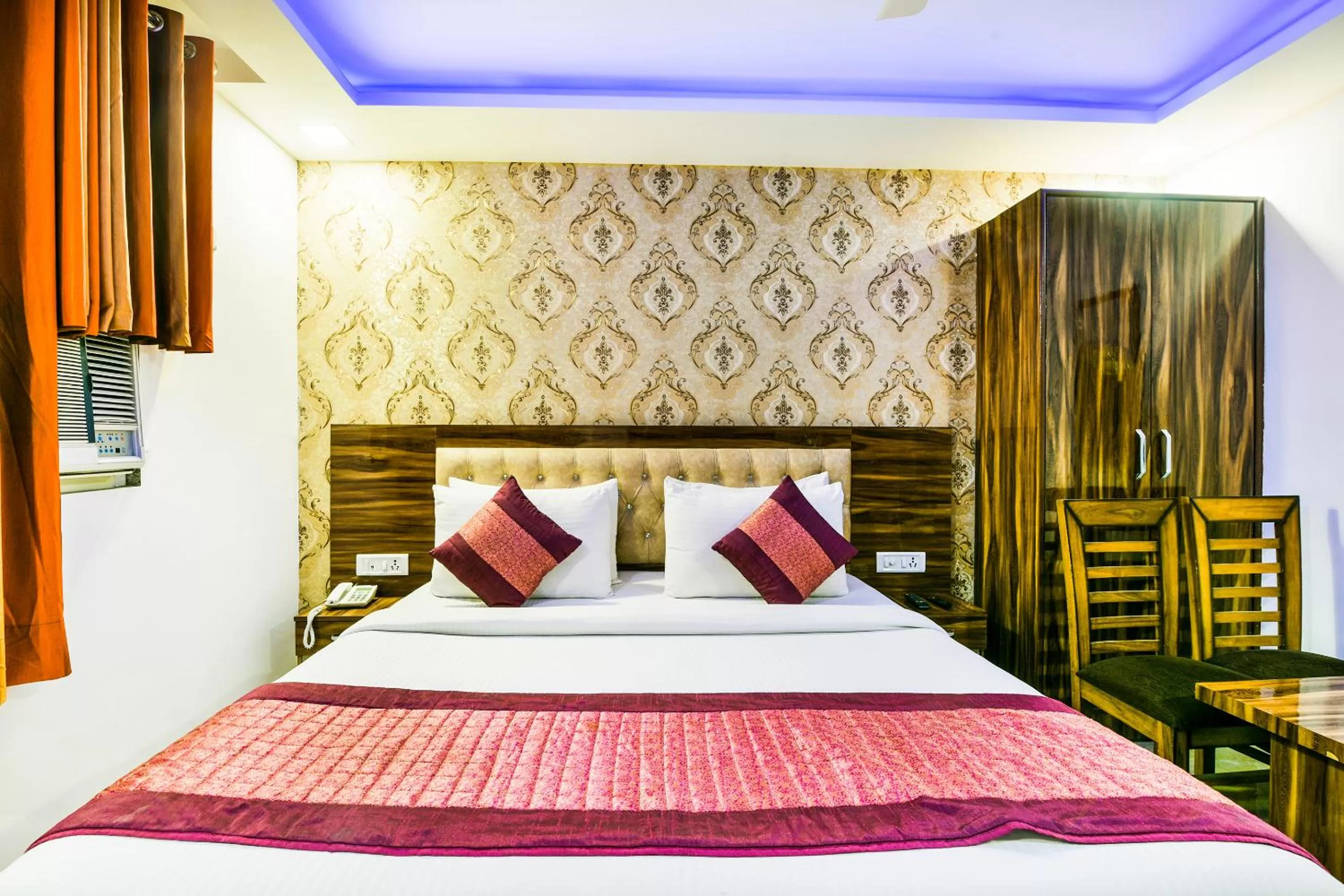 Bed in Hotel Pearl - Mahipalpur Delhi Airport
