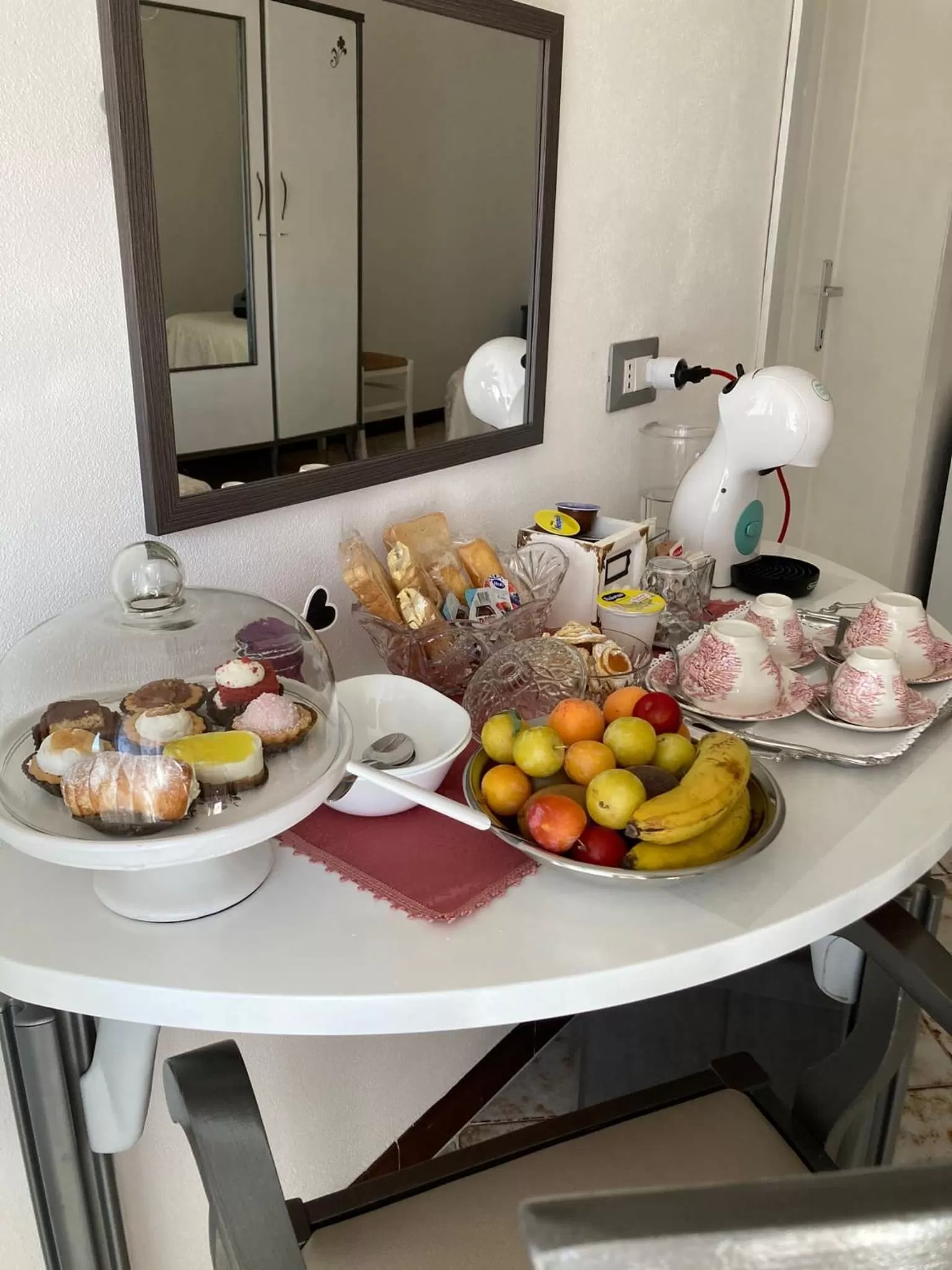 Coffee/tea facilities in B&B SHARDANA