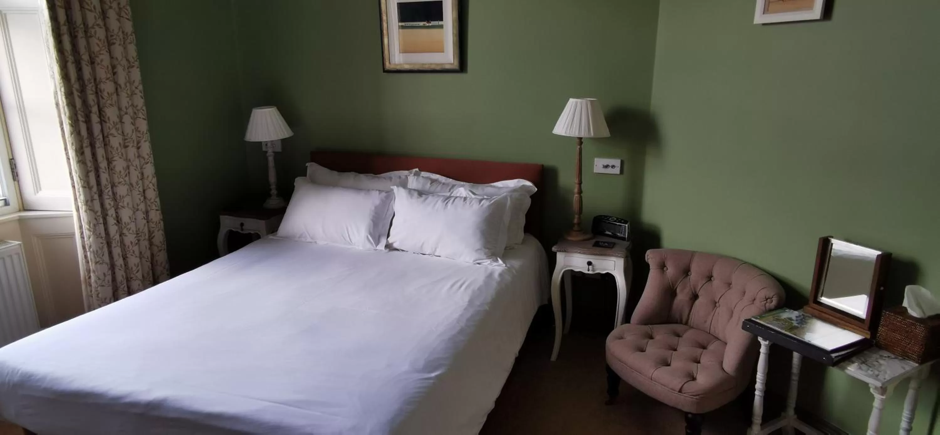 Bedroom, Bed in Buccleuch and Queensberry Arms Hotel