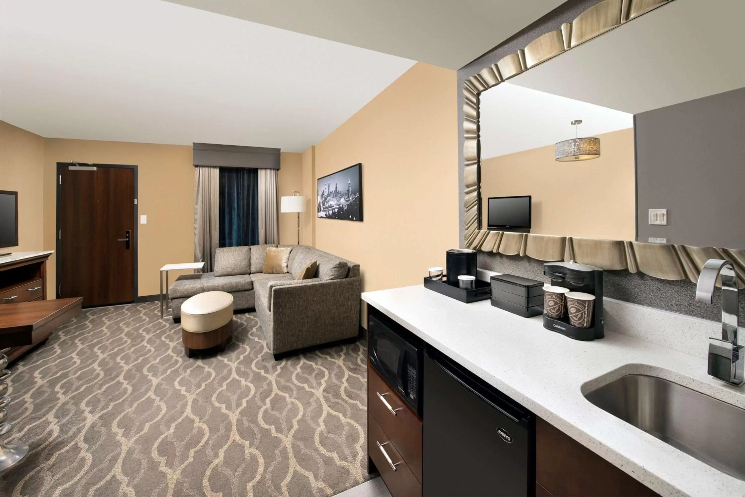Bedroom in Embassy Suites by Hilton Atlanta Airport