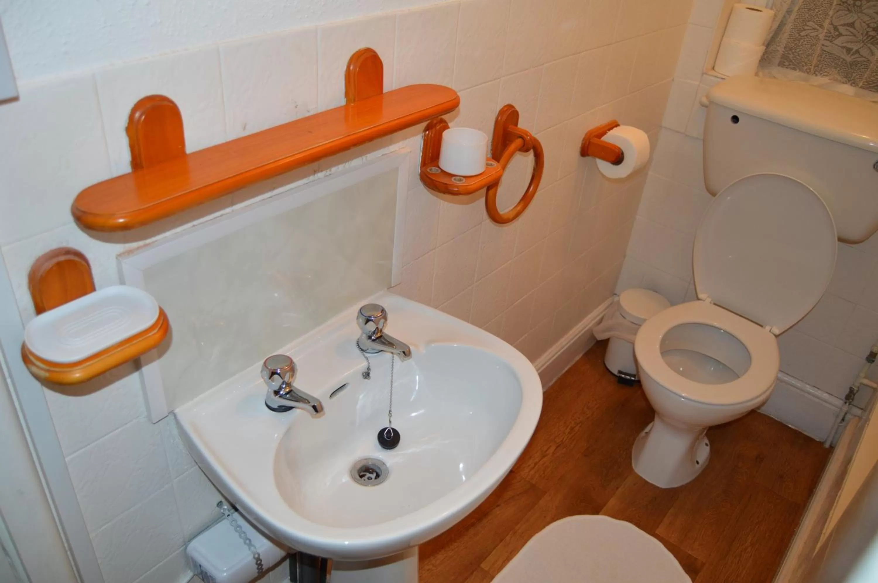 Bathroom in Wilsons Hotel - Blackpool Tower View