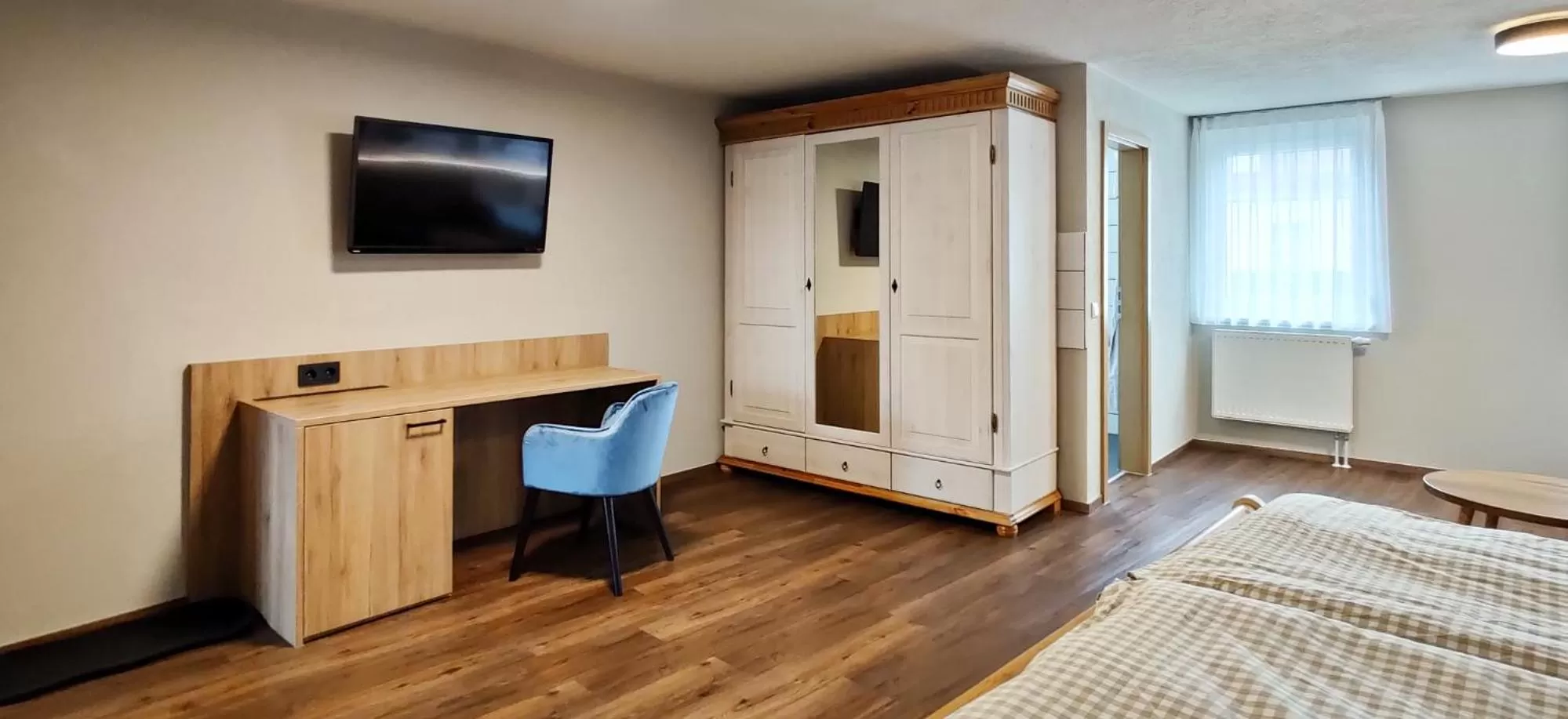 TV/Entertainment Center in Braustube Wehle