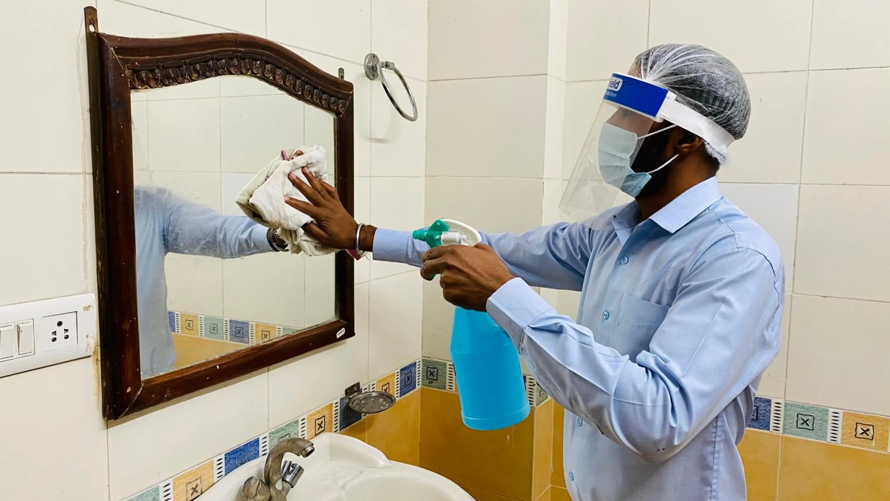 Bathroom in Tuk Tuk Backpackers- Near Jaipur Train Station