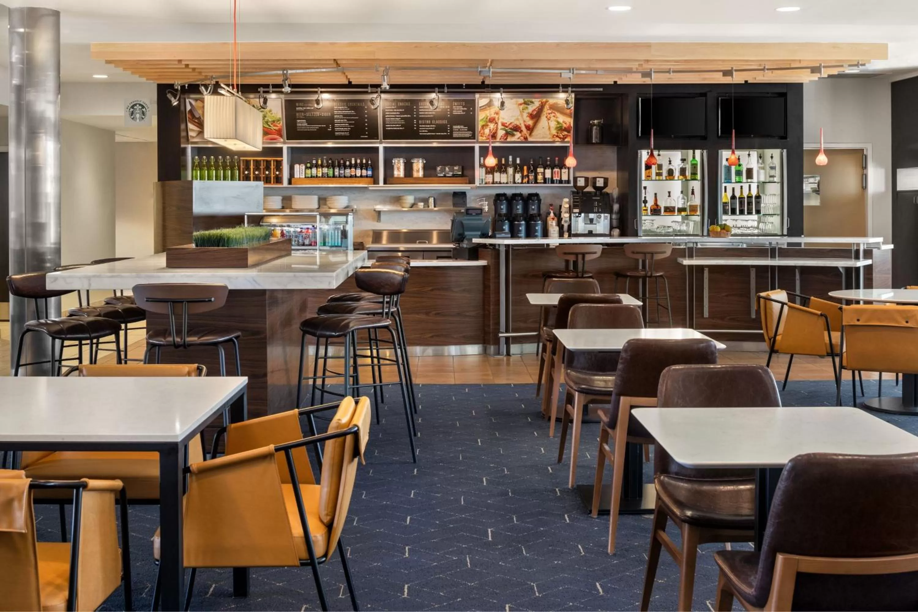 Restaurant/places to eat in Courtyard Mankato Hotel & Event Center