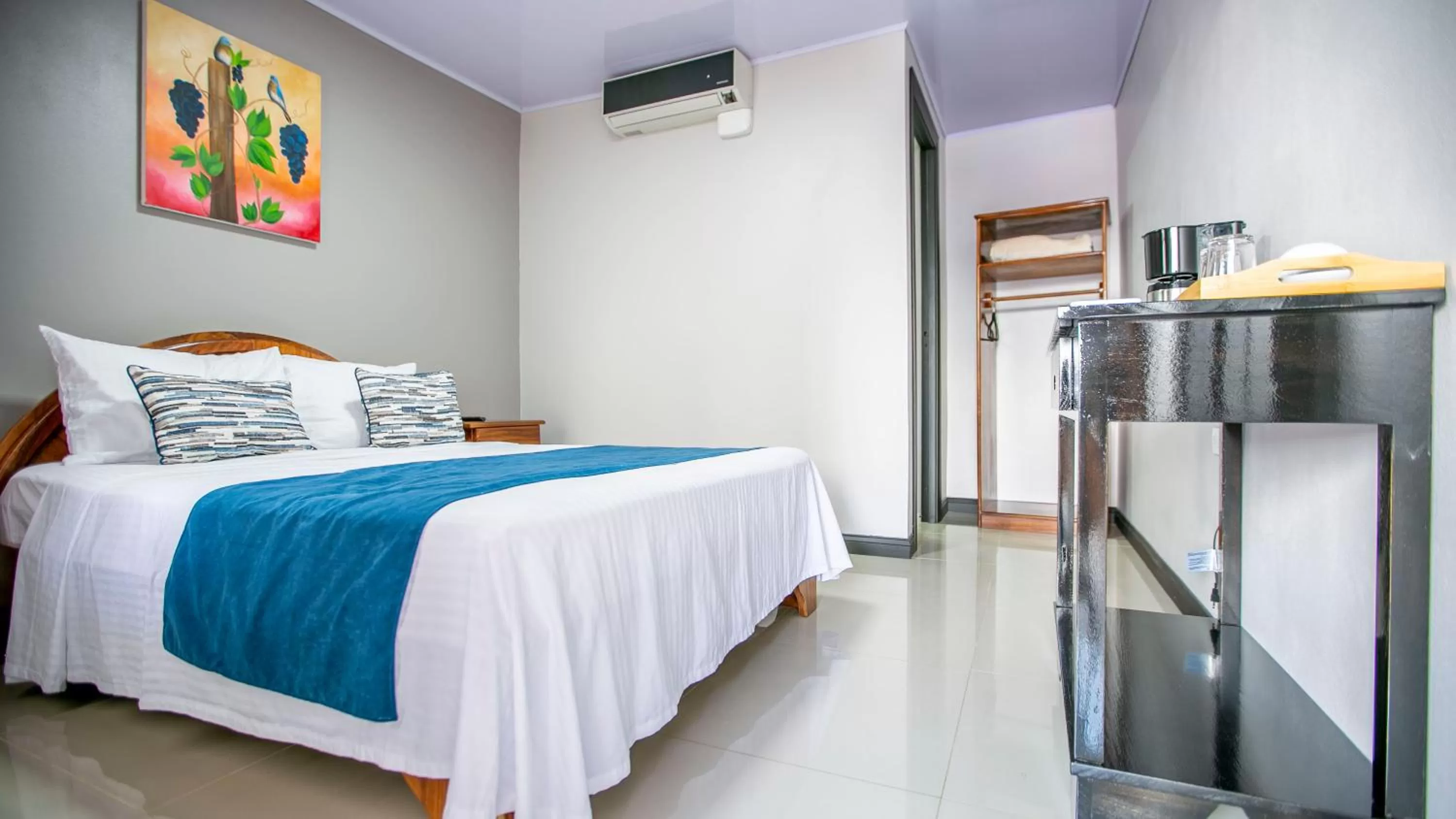 Photo of the whole room, Bed in Hotel La Vid La Fortuna