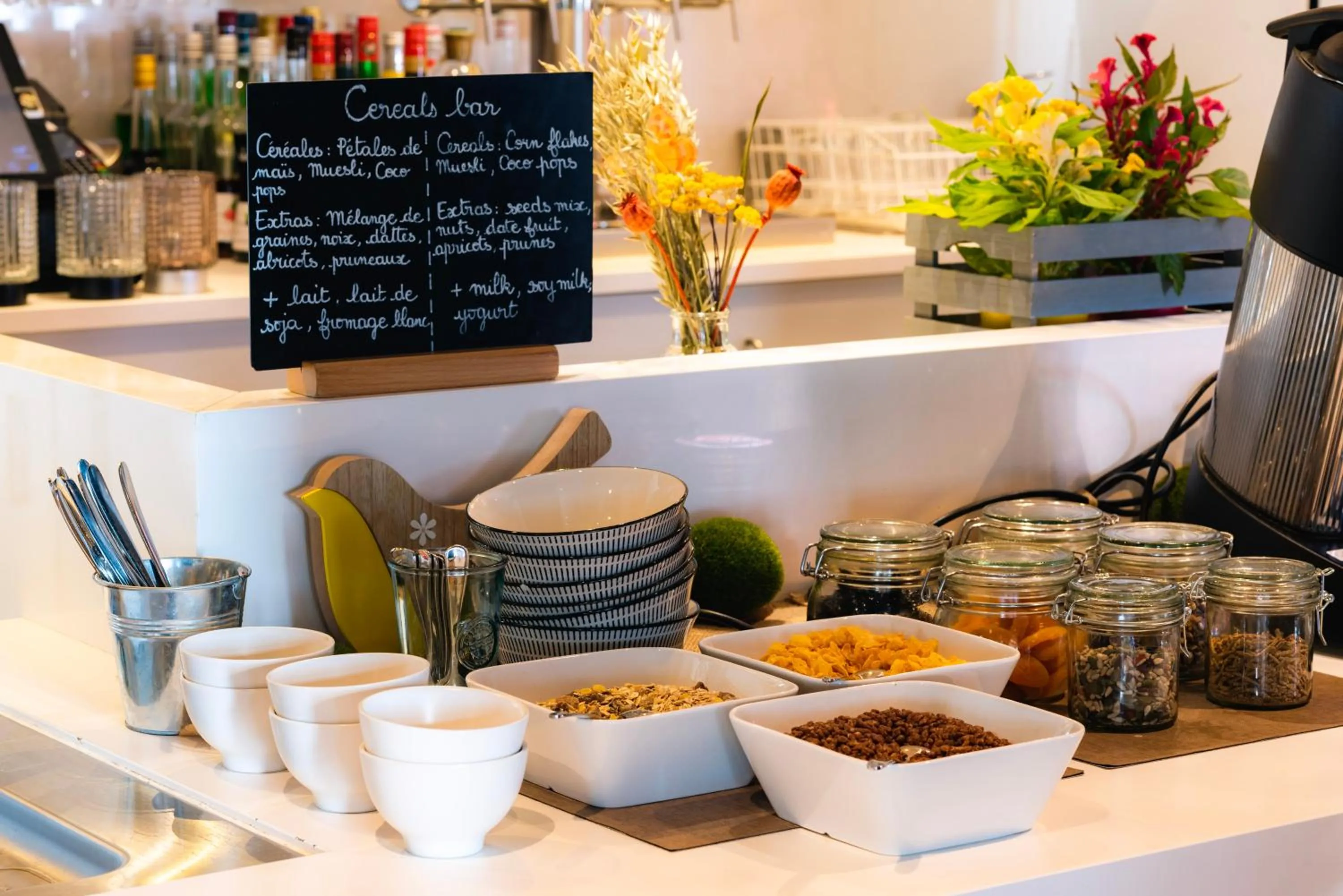 Breakfast in Best Western Plus Hôtel Le Rhénan & Restaurant Chez Claude