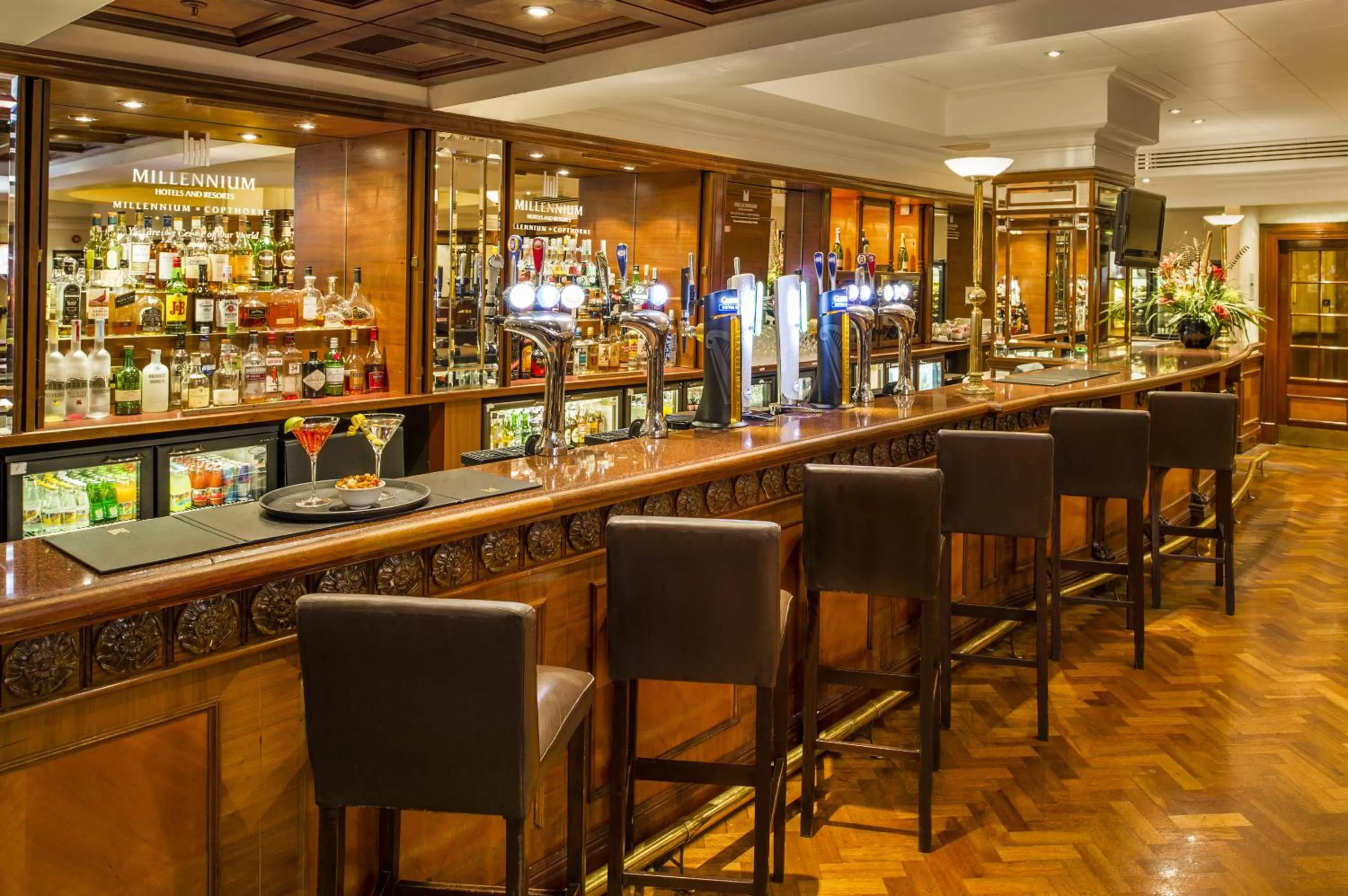 Lounge or bar in Copthorne Tara Hotel London Kensington