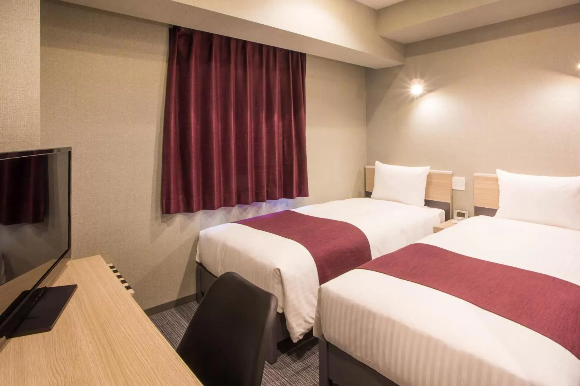 Economy Twin Room - Smoking in Kuretake Inn Nagoya Hisayaodori Economy Twin Room - Smoking in Kuretake Inn Nagoya Hisayaodori