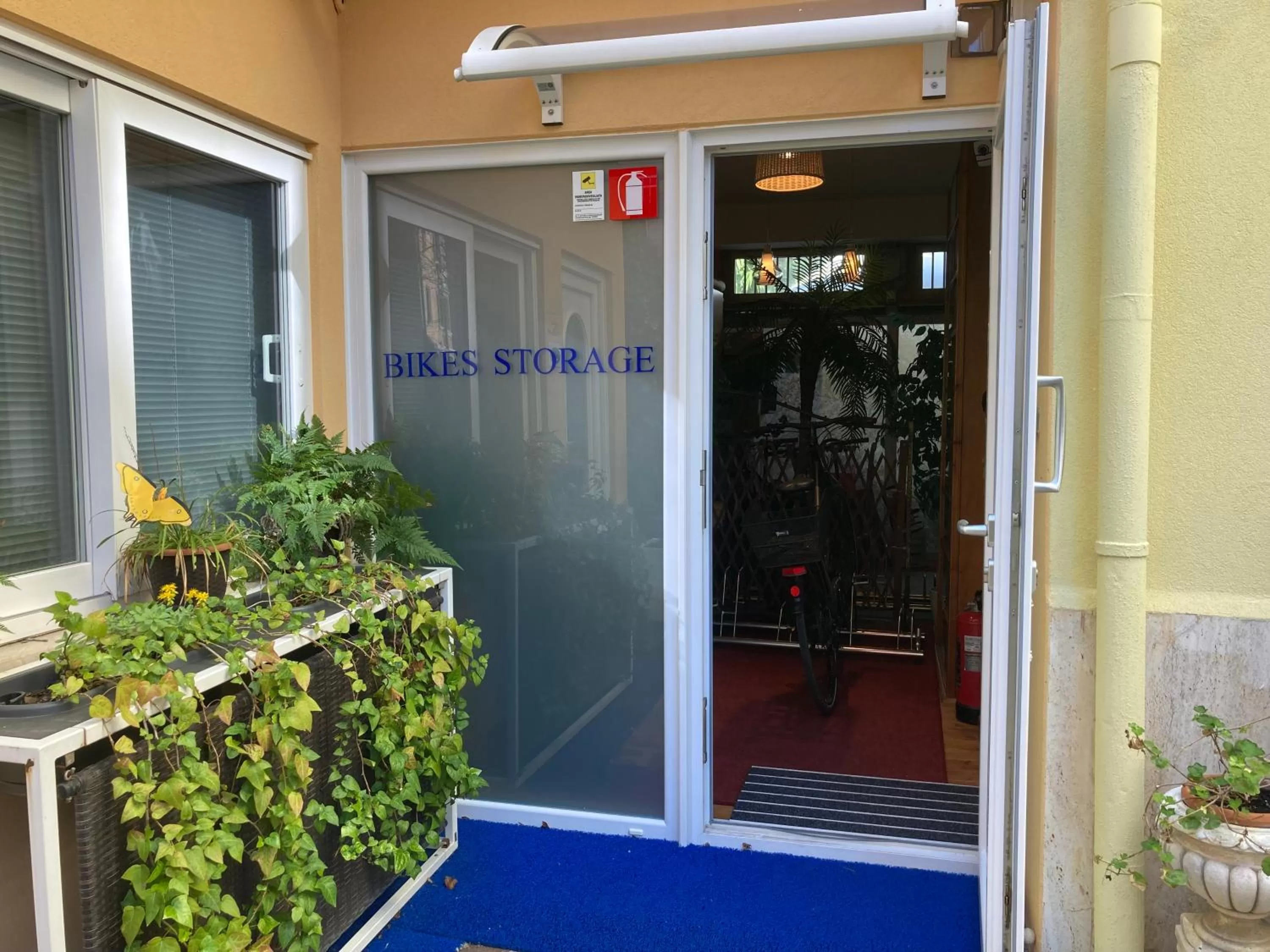 Facade/entrance in Oasis Lagoon Estate