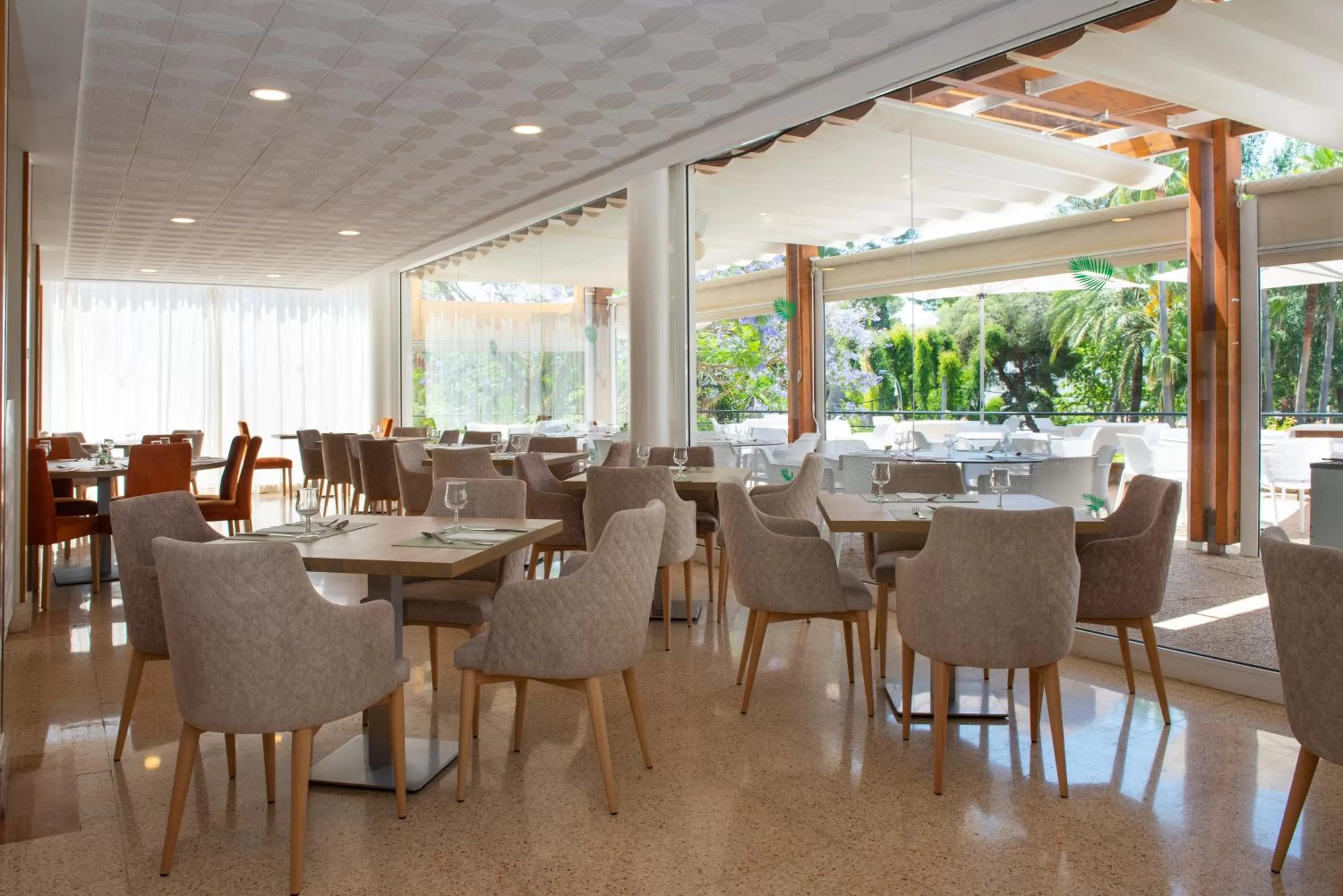 Restaurant/Places to Eat in Valentin Park Club