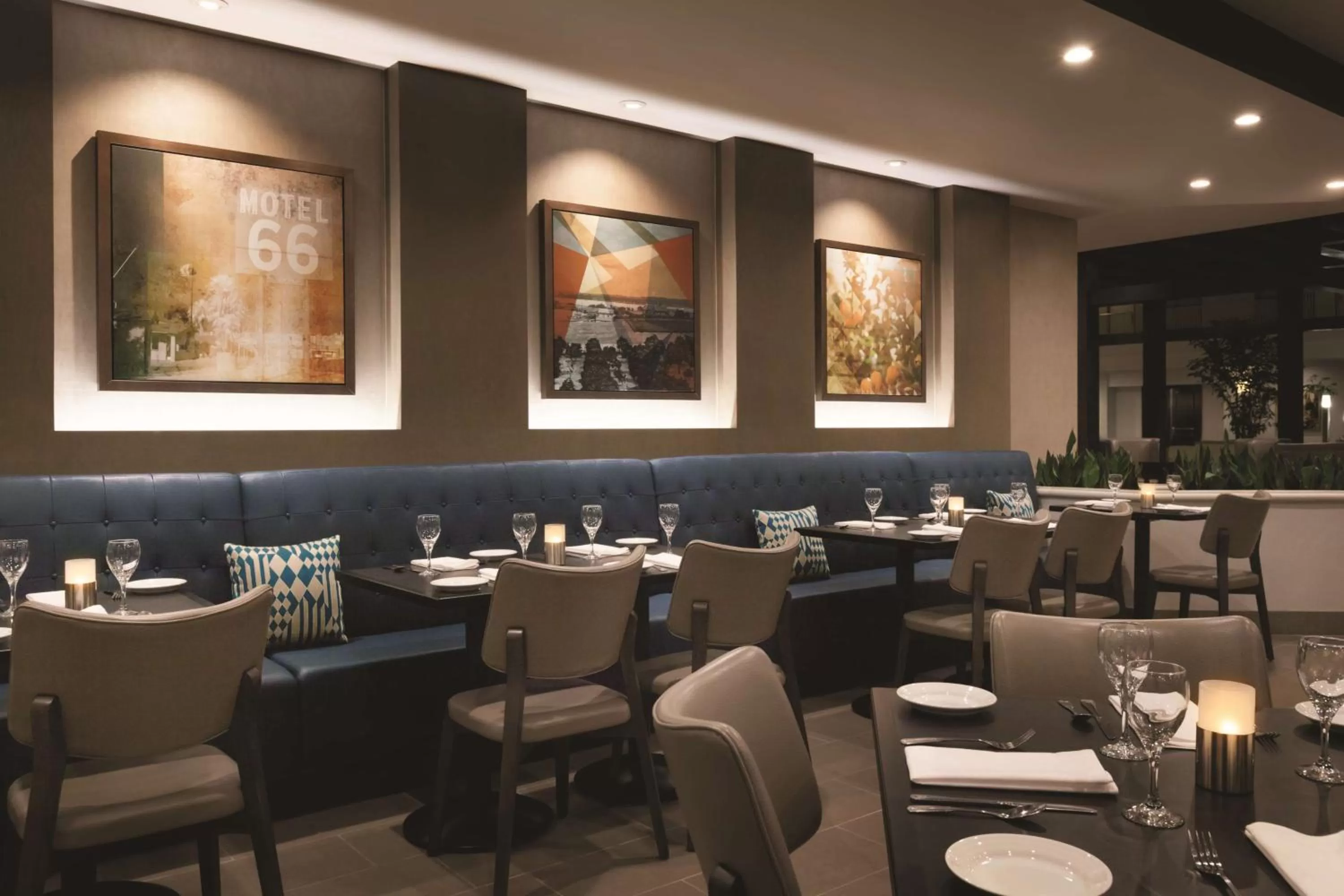 Restaurant/places to eat in Embassy Suites by Hilton Brea - North Orange County