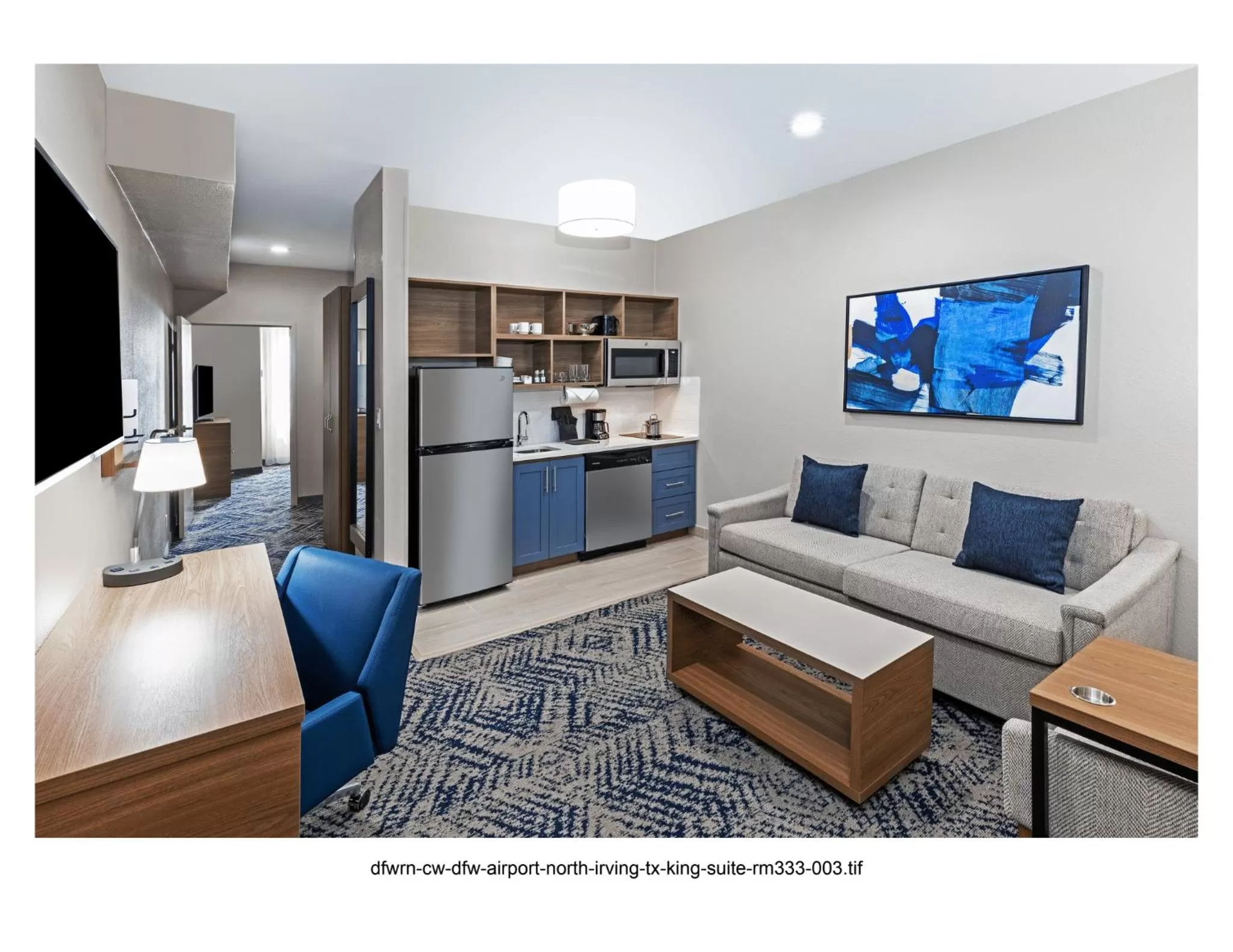 Communal lounge/ TV room in Candlewood Suites DFW Airport North - Irving by IHG