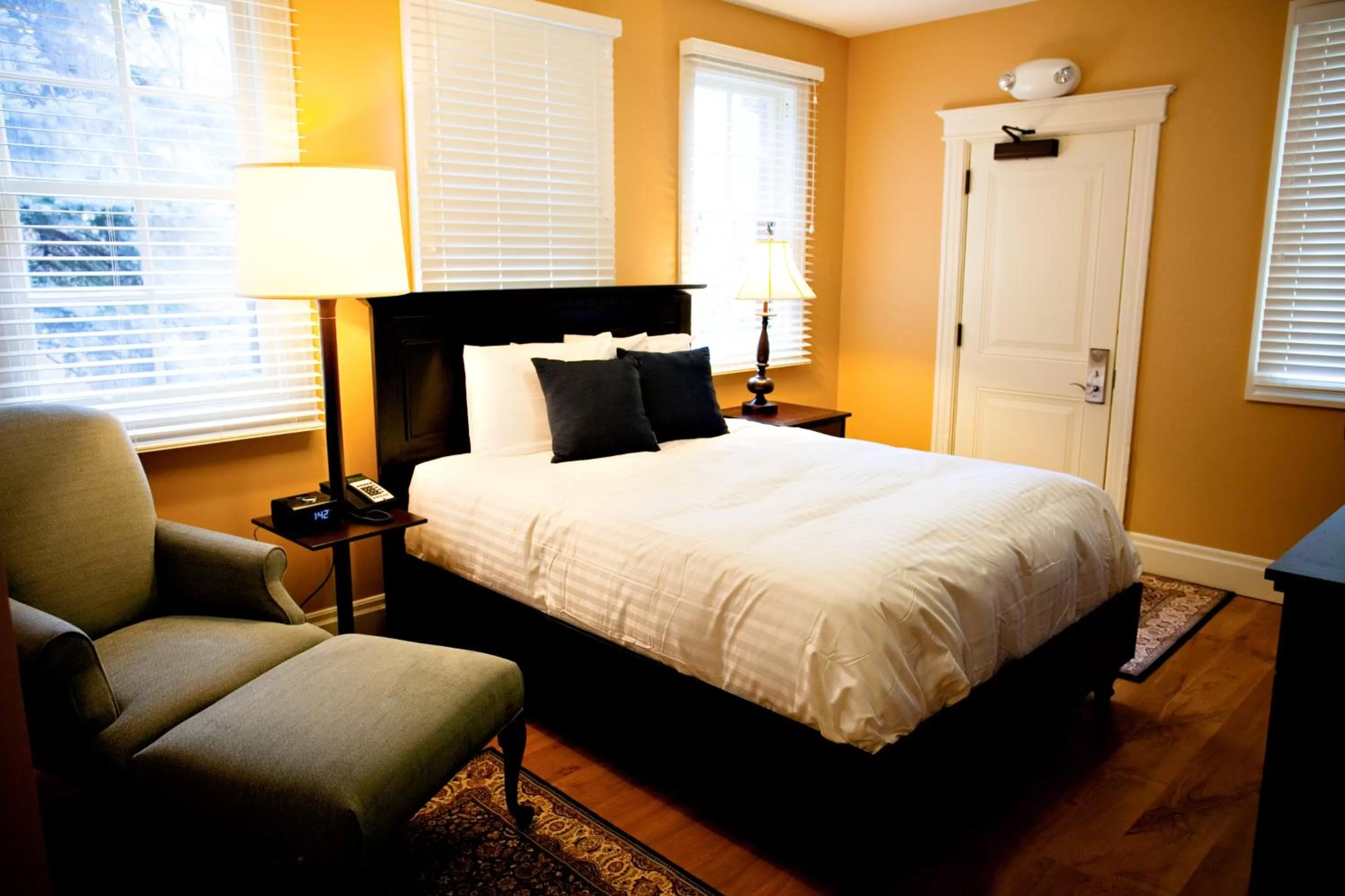 Photo of the whole room in Mansions on Fifth