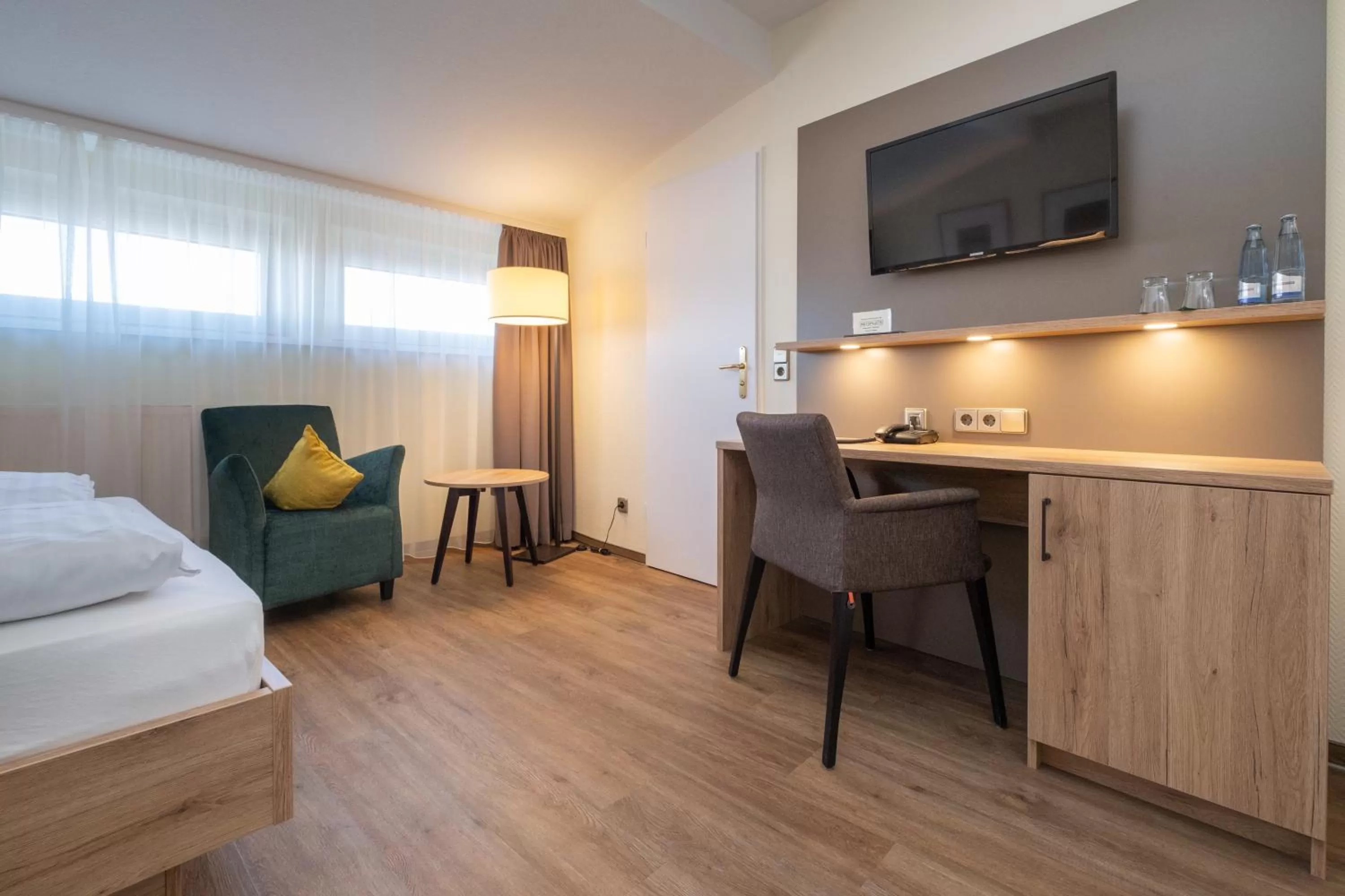 Photo of the whole room, Bed in Hotel Niedersächsischer Hof