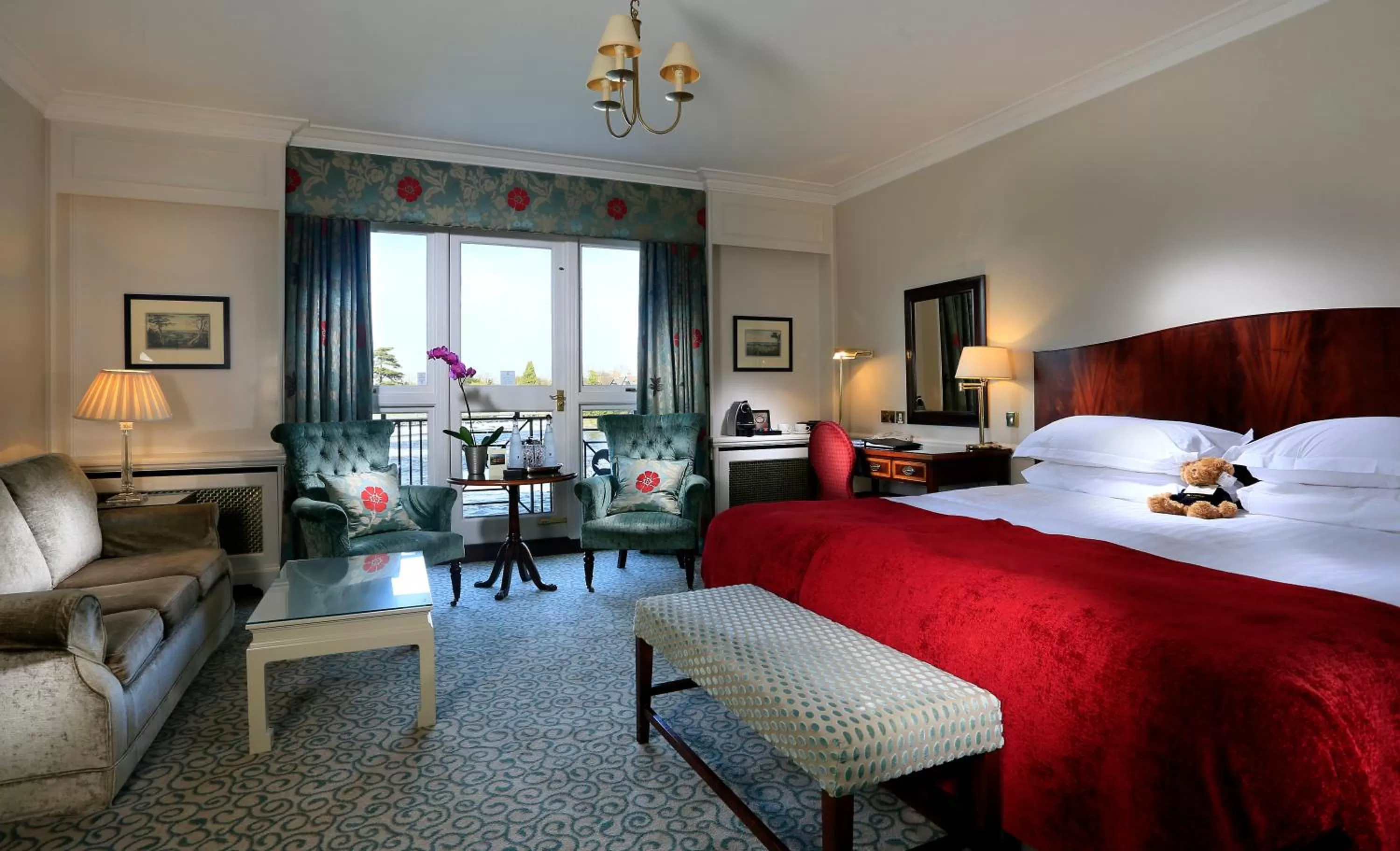 Bedroom, Bed in Macdonald Compleat Angler