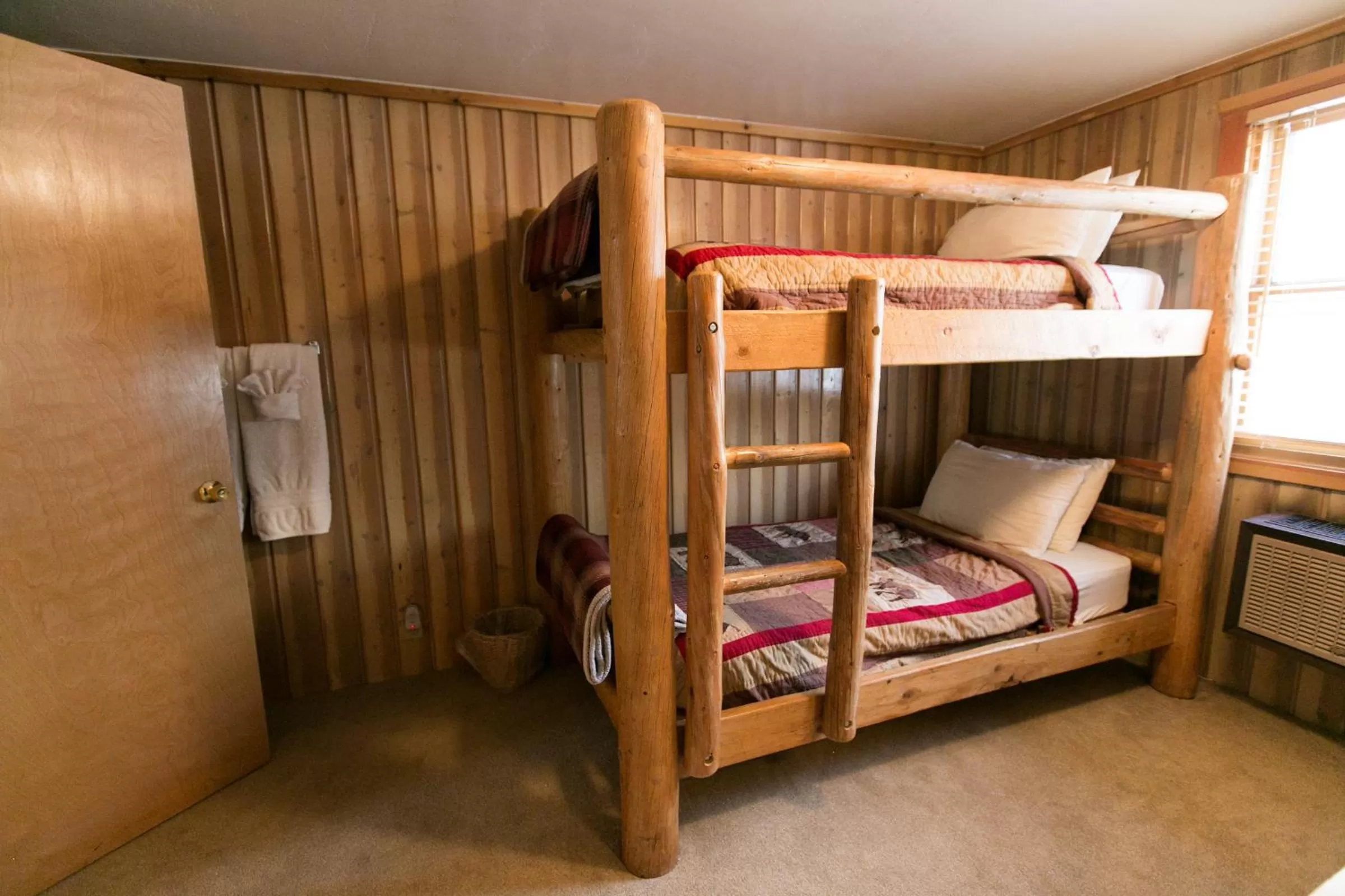 Bed in Silver Fork Lodge & Restaurant