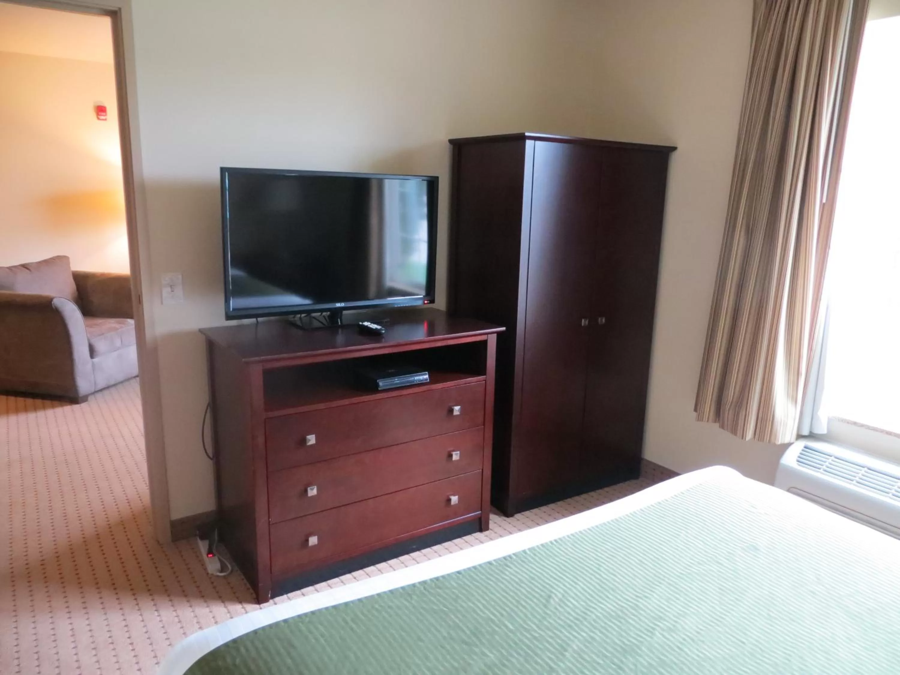 TV and multimedia, Bed in Cobblestone Inn & Suites - Brillion