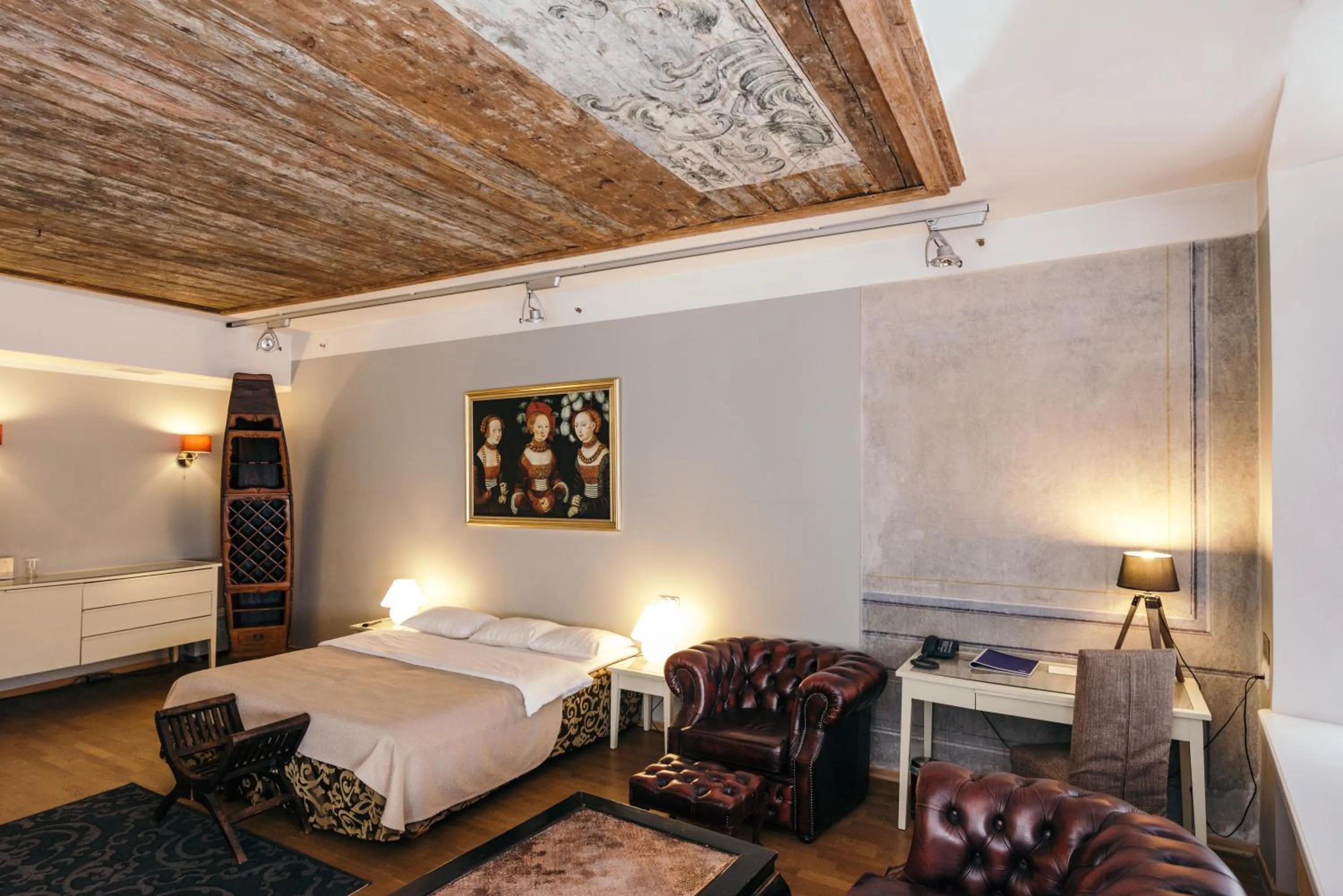 Seating area, Bed in Merchants House Hotel