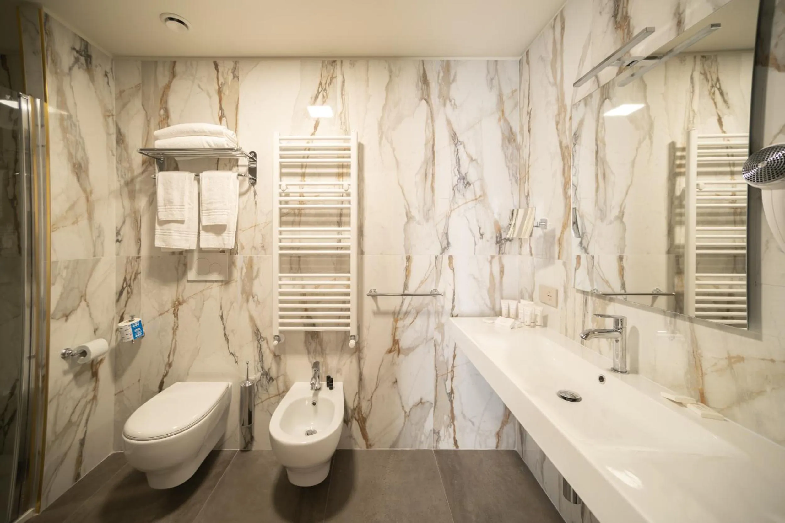 Bathroom in Hotel Palace