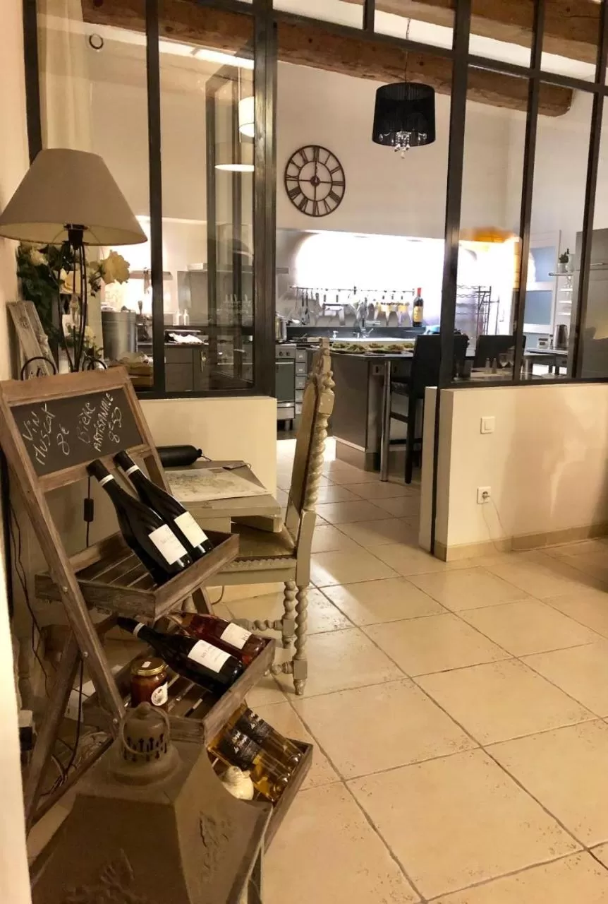 Restaurant/Places to Eat in Au Paradis Cathare