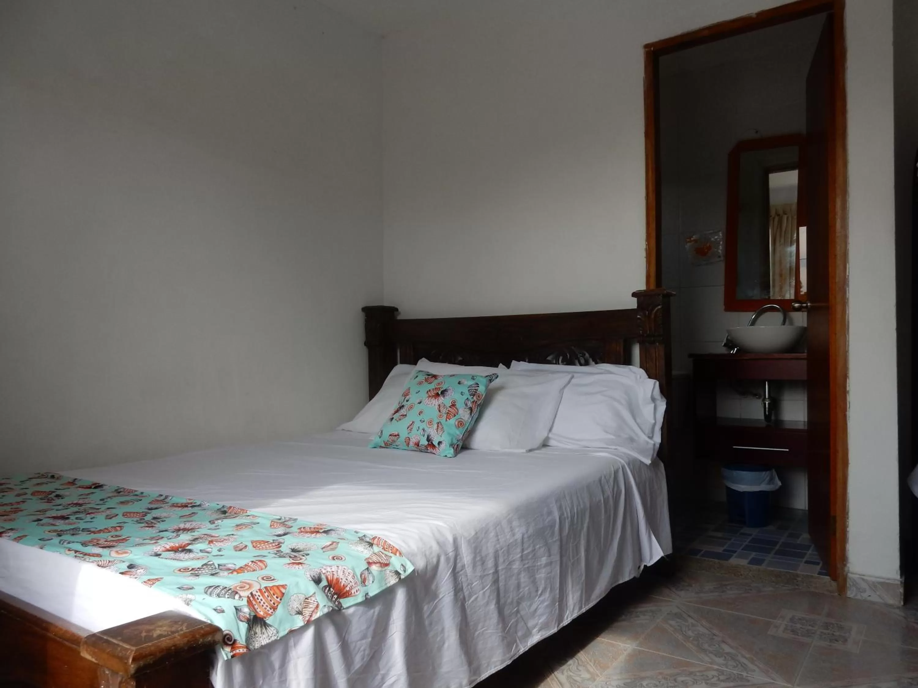 Bathroom, Bed in Maria's House - Boutique Hotel