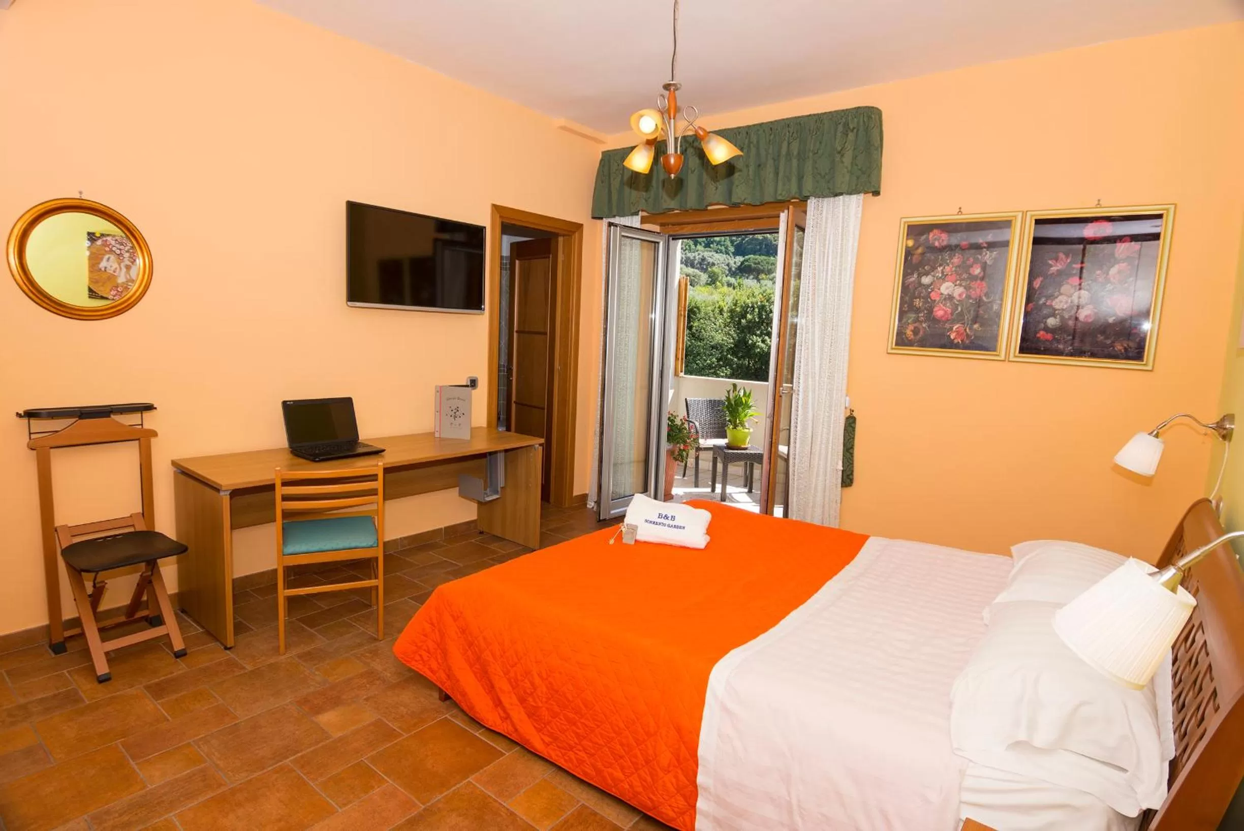 Photo of the whole room, Bed in b&b Sorrento Garden